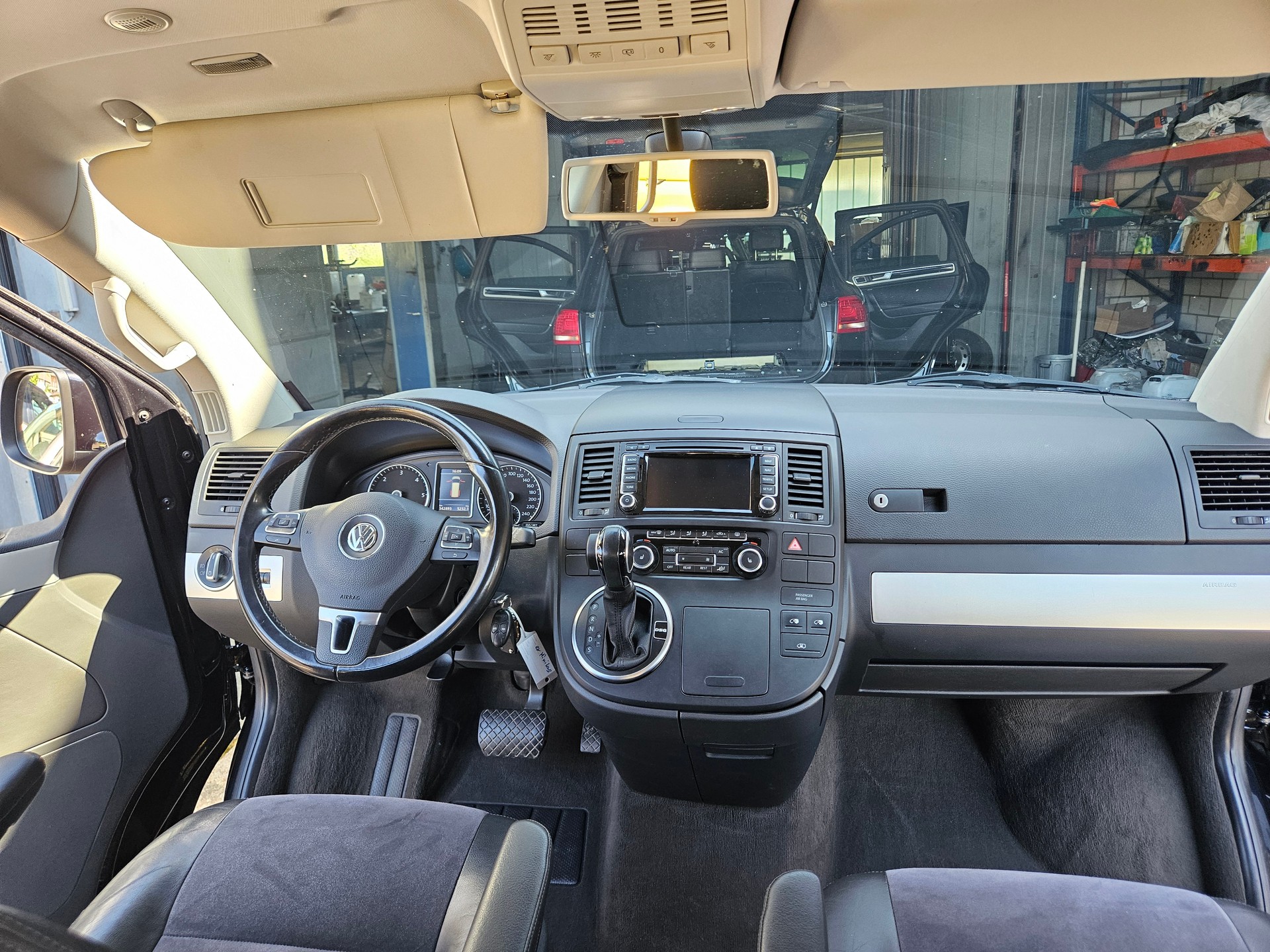 VW T5 Multivan 2.0 Bi-TDI CR Highline 4Motion DSG-image-11