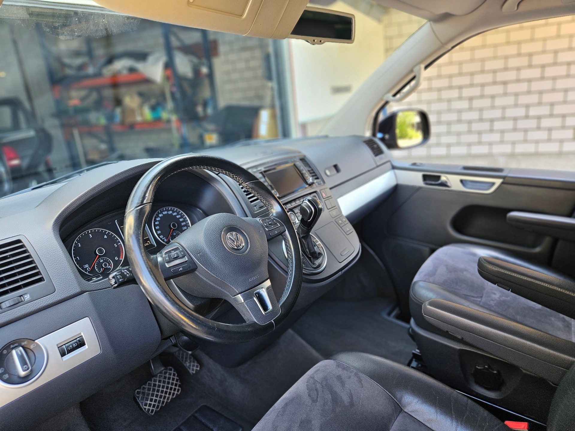 VW T5 Multivan 2.0 Bi-TDI CR Highline 4Motion DSG-image-12