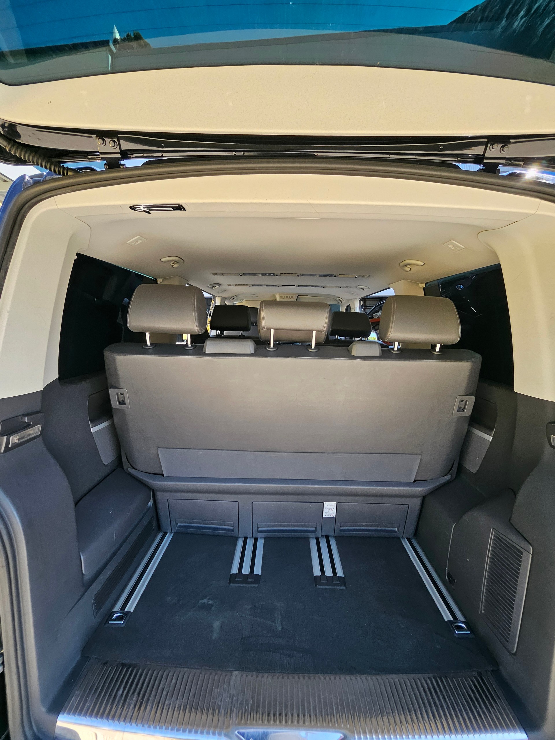 VW T5 Multivan 2.0 Bi-TDI CR Highline 4Motion DSG-image-8