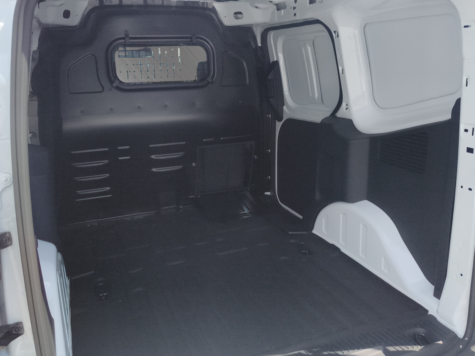 FORD Transit Courier Van 1.0 EcoBoost Trend-image-12