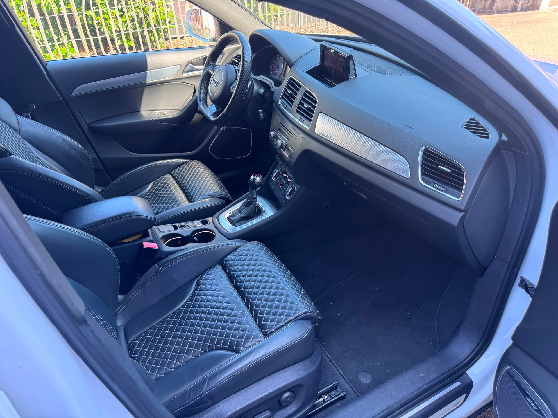 AUDI RS Q3 2.5 TFSI quattro S-tronic-image-10