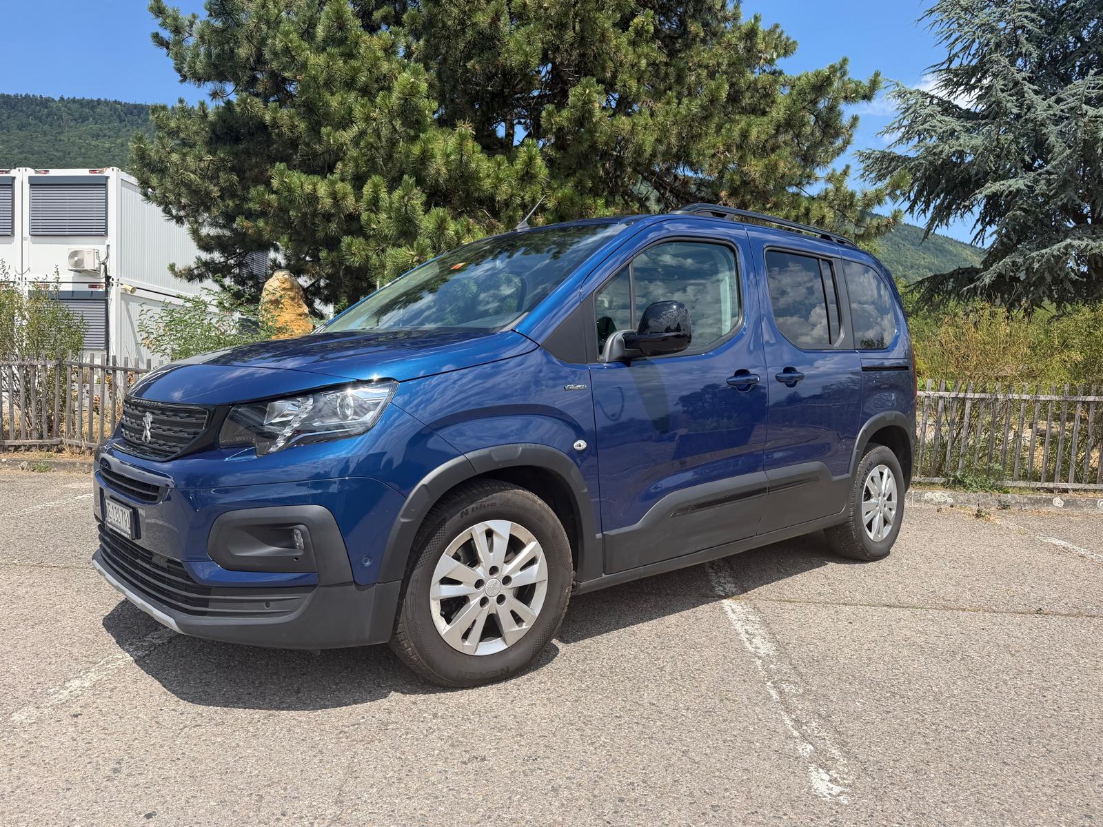 PEUGEOT 1.5 BlueHDi 130 GT Line-image-0