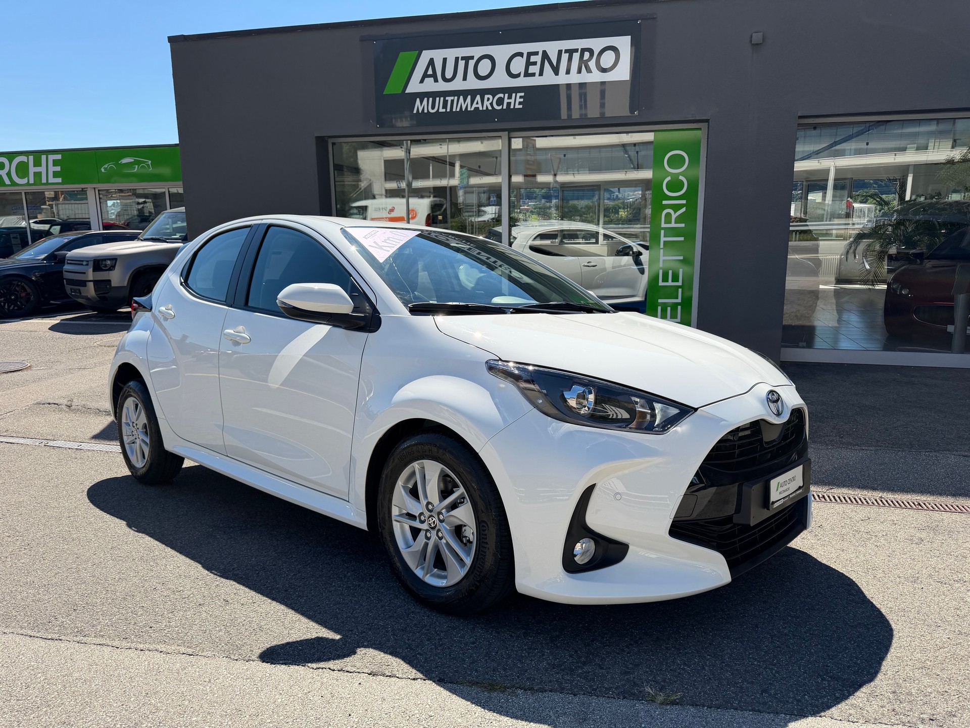 TOYOTA Yaris 1.5 Comfort e-CVT-image-0
