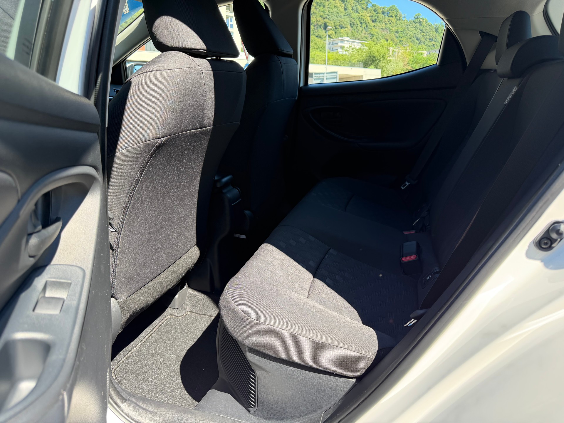 TOYOTA Yaris 1.5 Comfort e-CVT-image-8