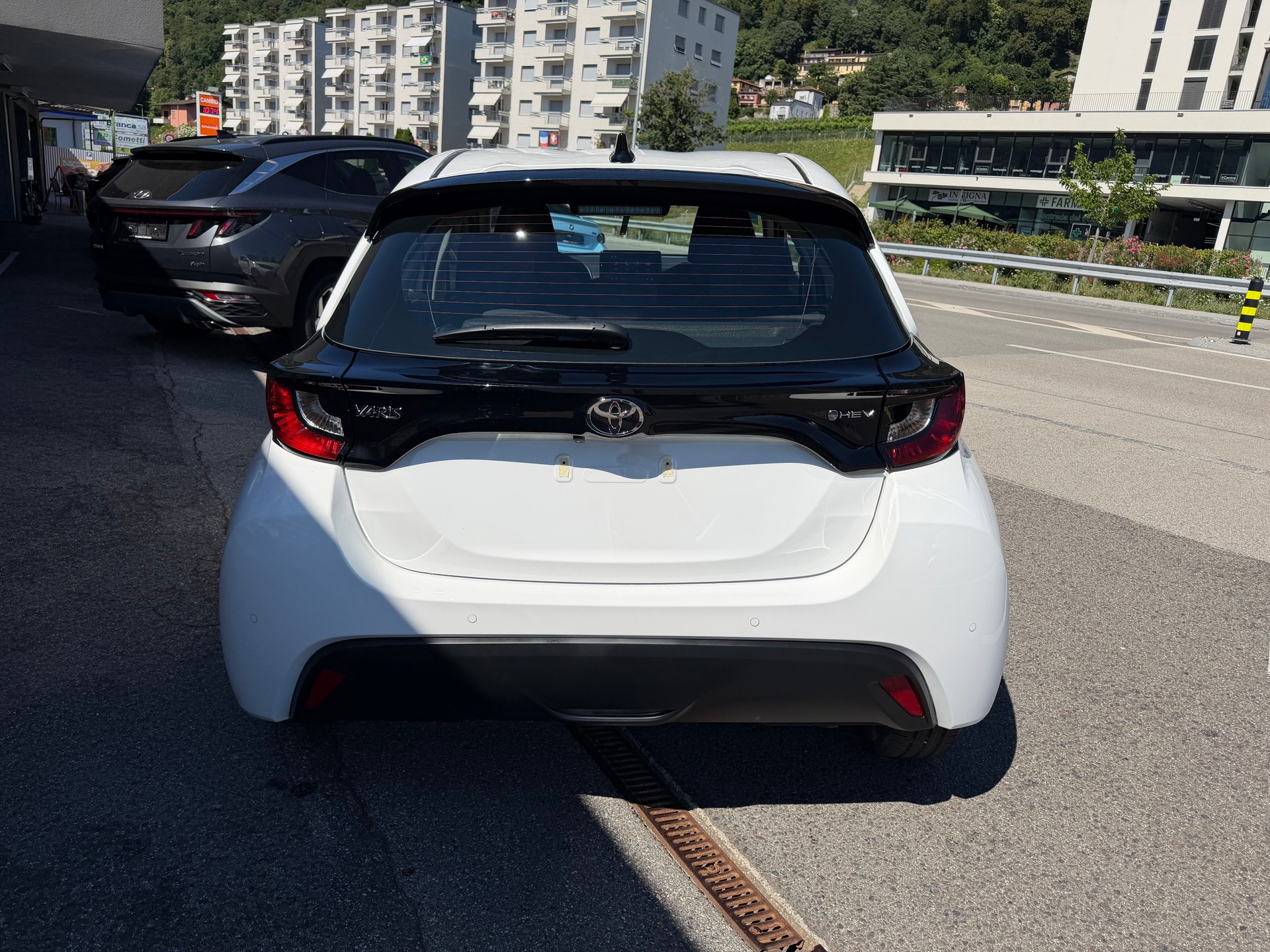 TOYOTA Yaris 1.5 Comfort e-CVT-image-5