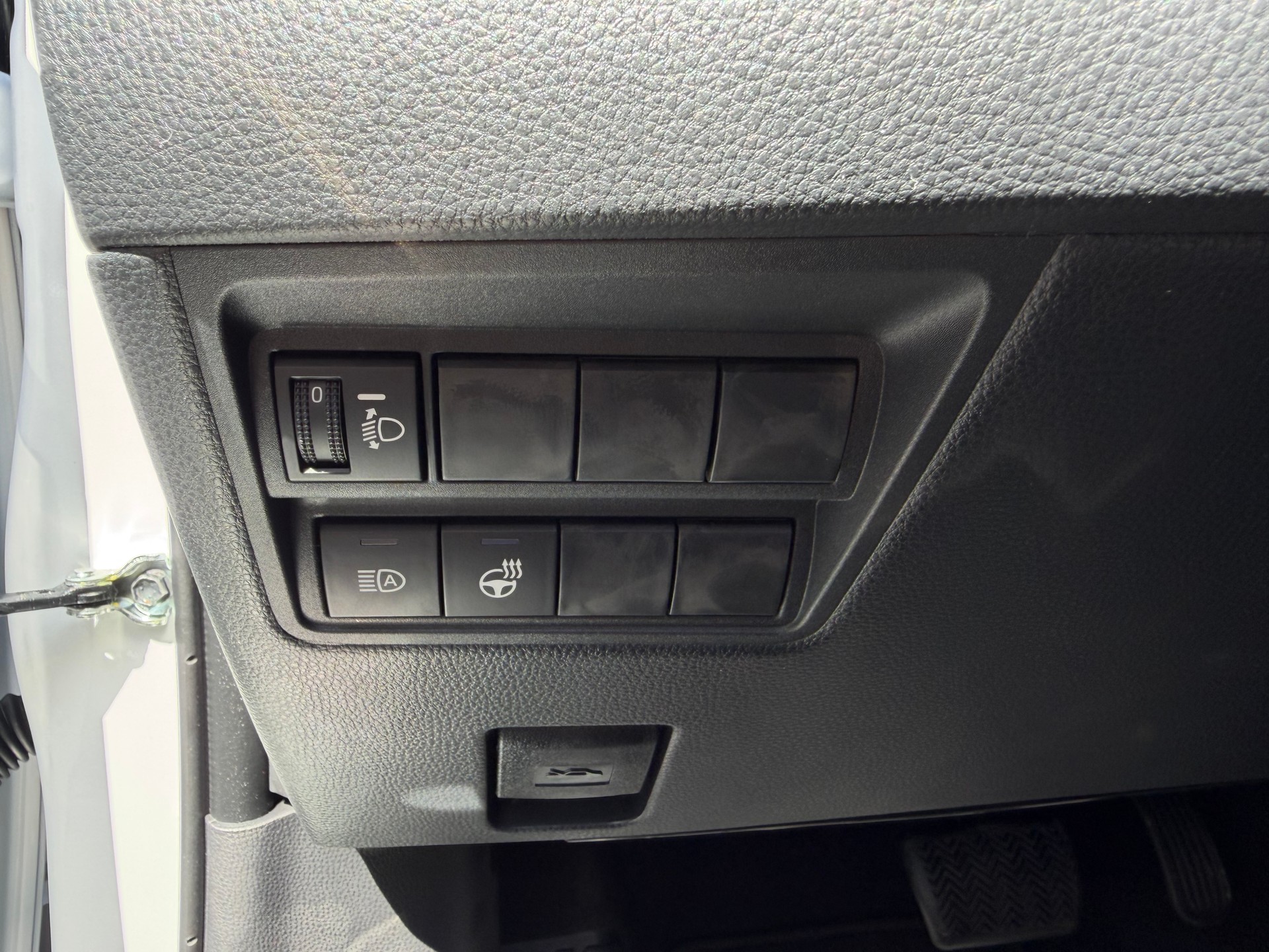 TOYOTA Yaris 1.5 Comfort e-CVT-image-10
