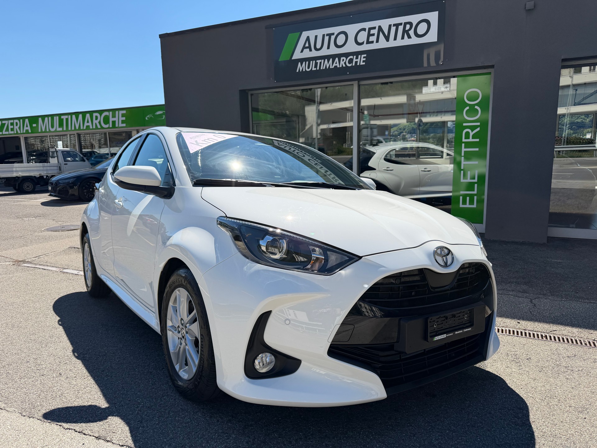 TOYOTA Yaris 1.5 Comfort e-CVT-image-2