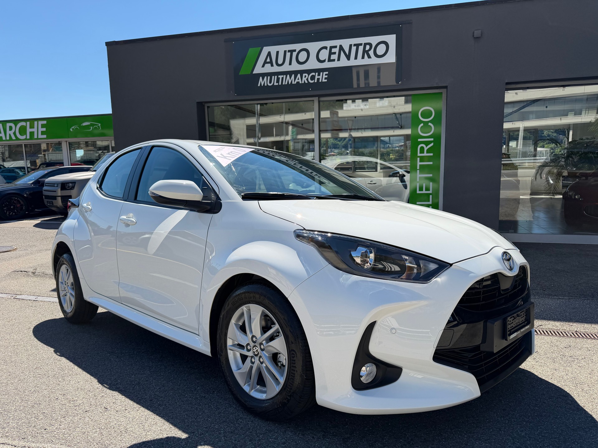 TOYOTA Yaris 1.5 Comfort e-CVT-image-1