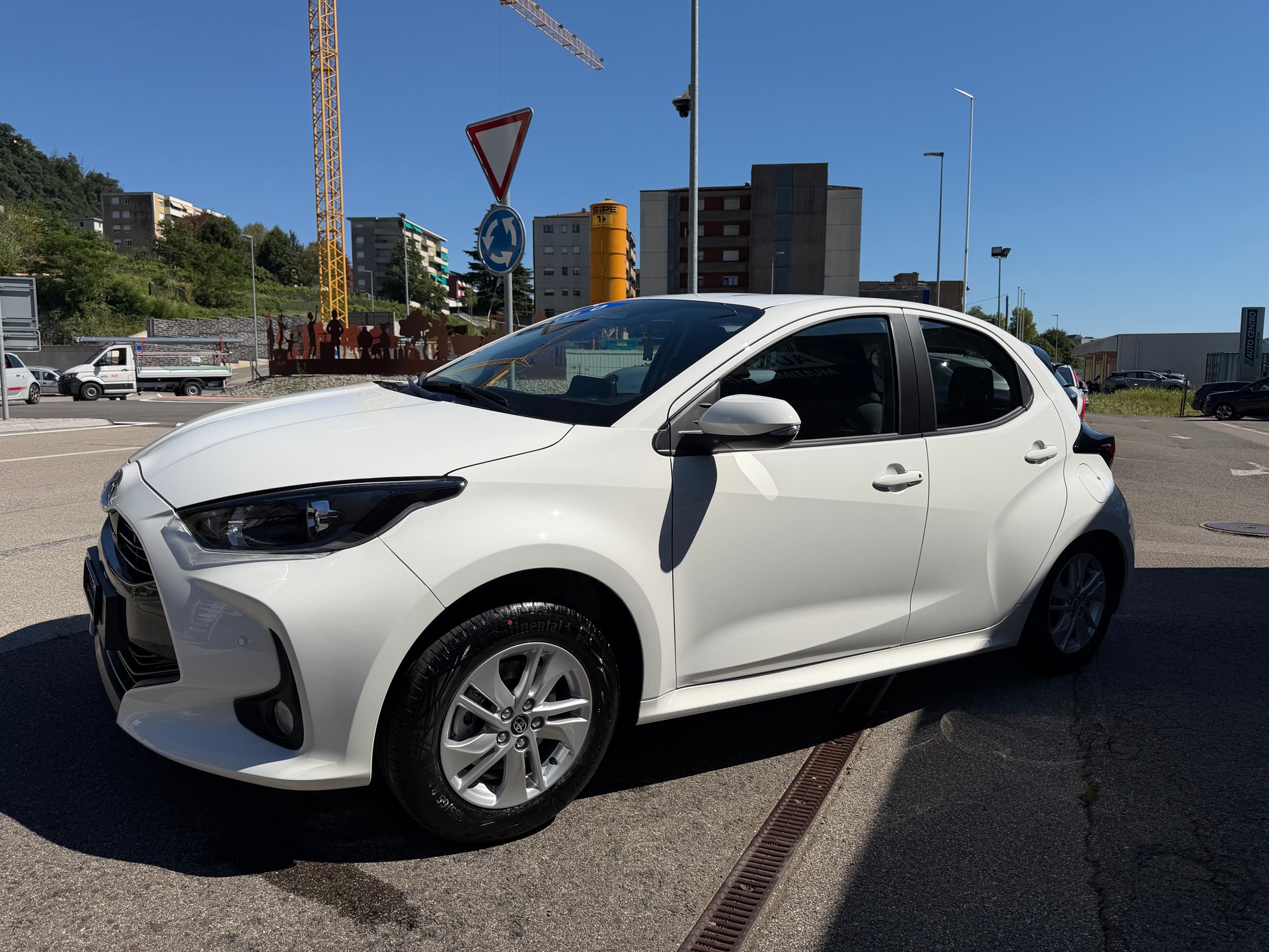 TOYOTA Yaris 1.5 Comfort e-CVT-image-3