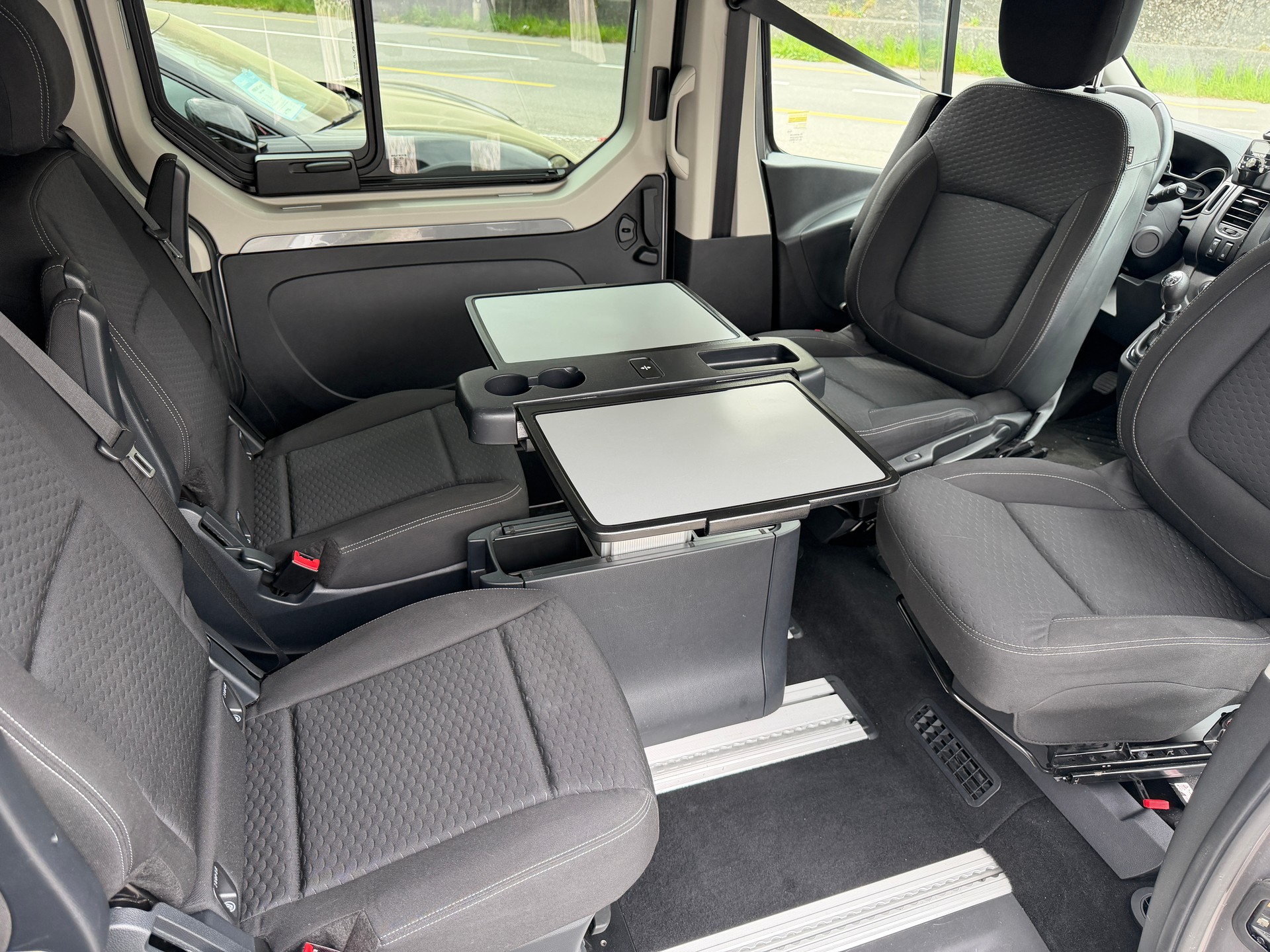 OPEL VIVARO-image-10