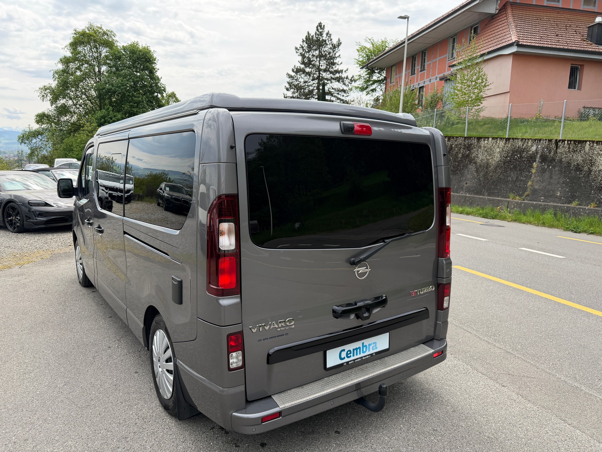 OPEL VIVARO-image-8