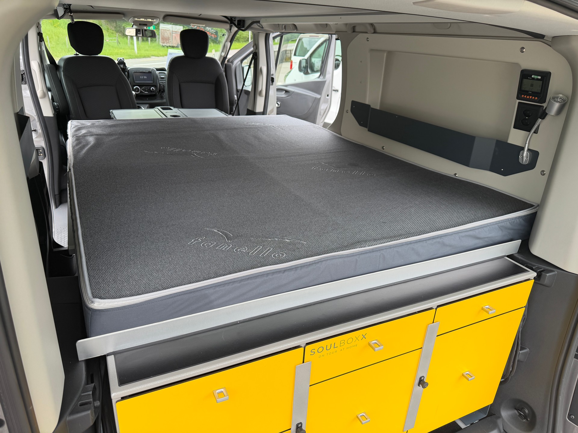 OPEL VIVARO-image-11