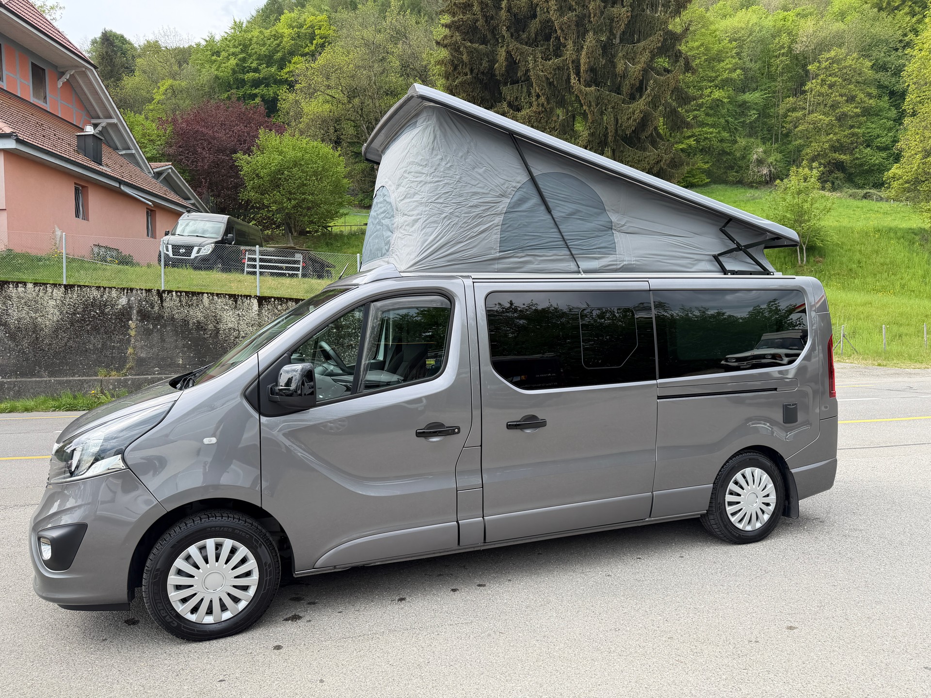 OPEL VIVARO-image-2