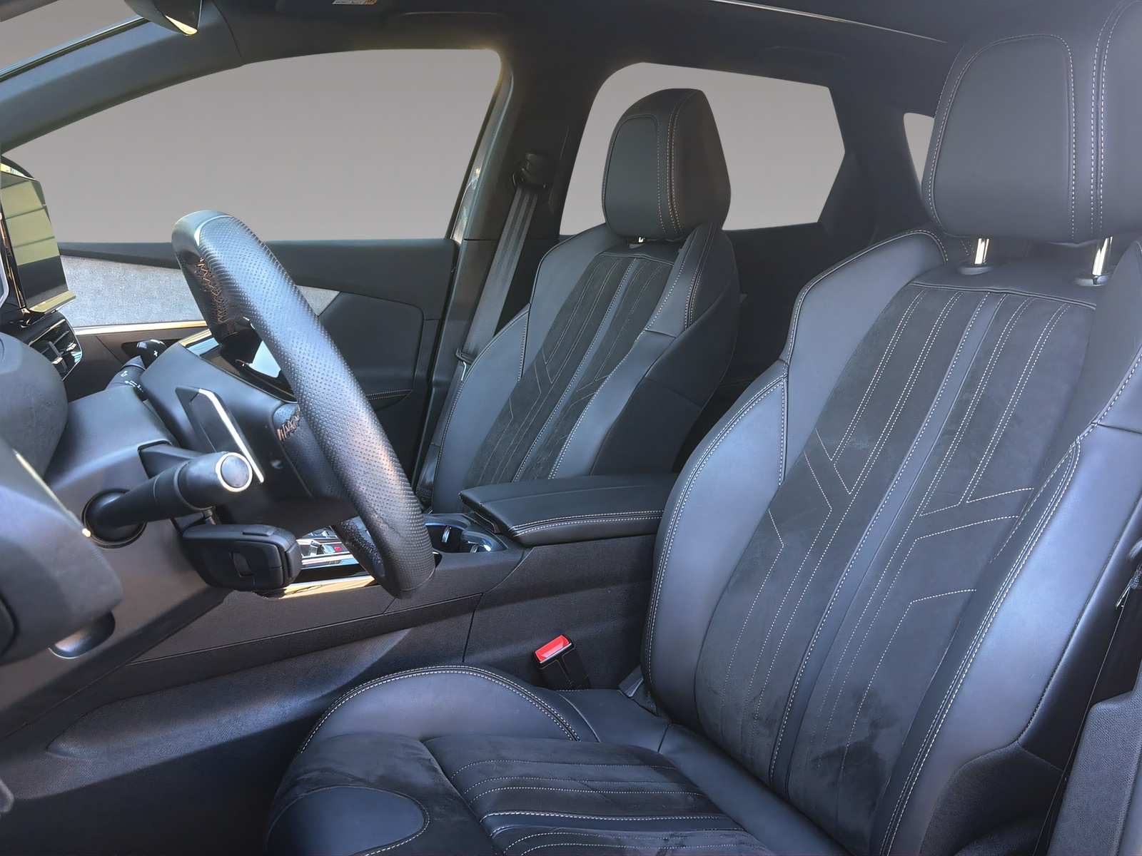 PEUGEOT 3008 1.2 PureTech GT Pack-image-5