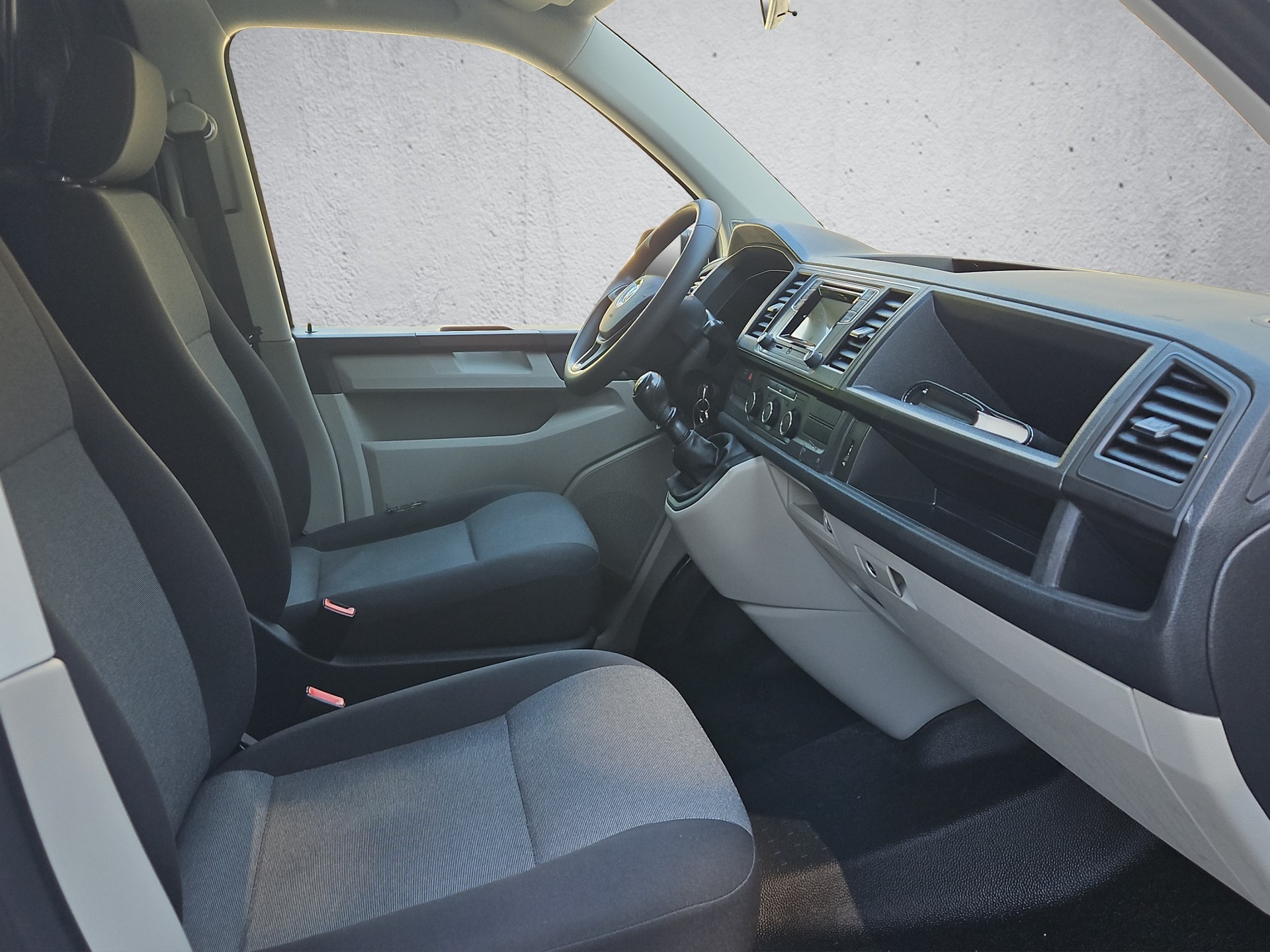VW T6 2.0 TDI Transporter 2.0 TDI - Innenausbau-image-14