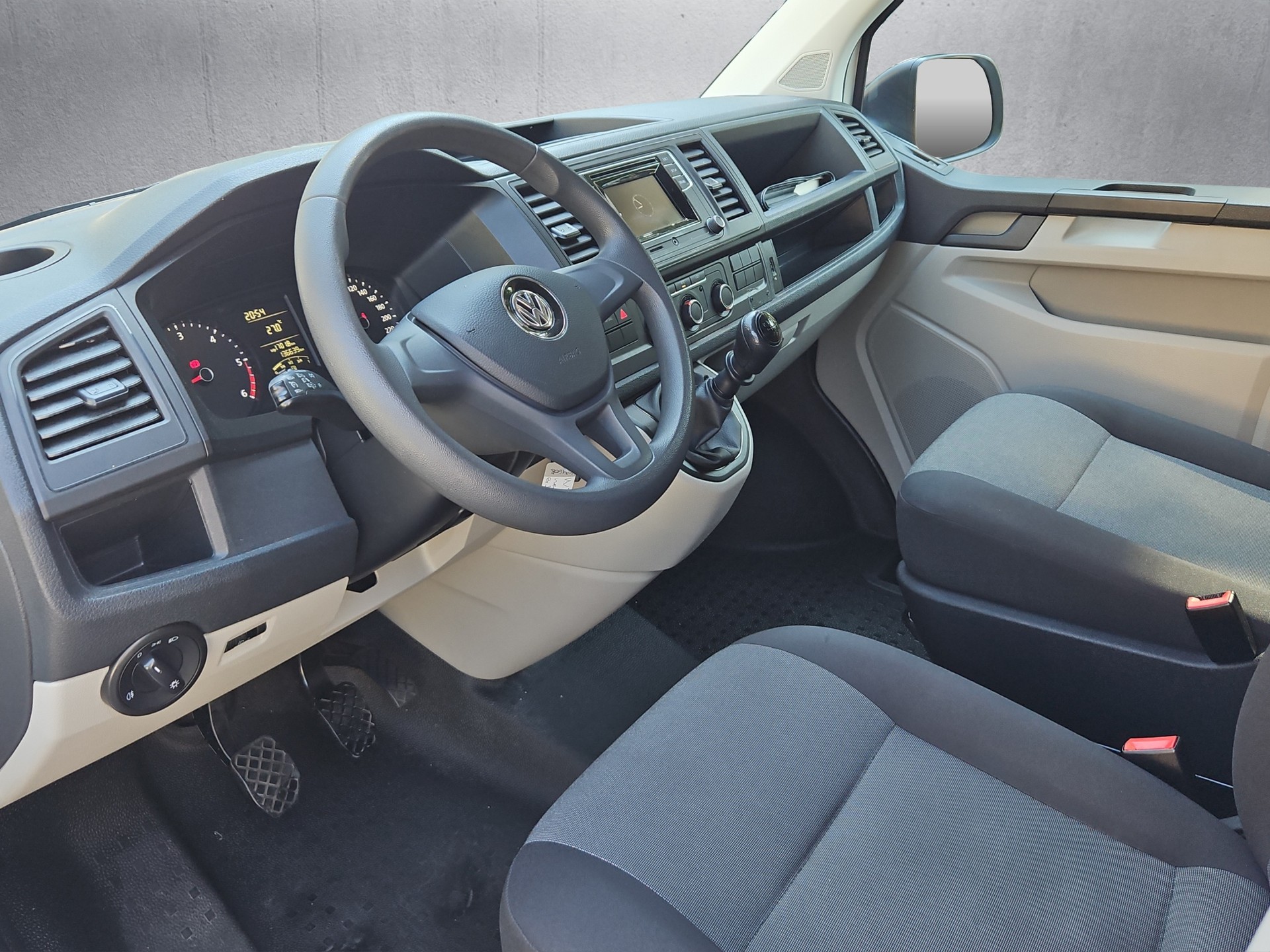 VW T6 2.0 TDI Transporter 2.0 TDI - Innenausbau-image-9