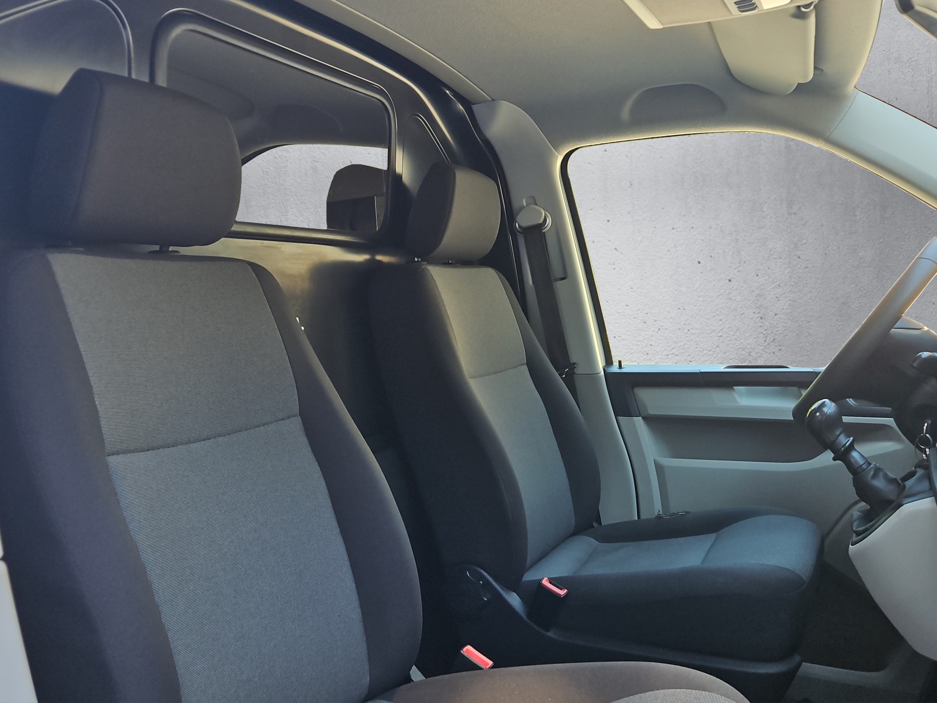 VW T6 2.0 TDI Transporter 2.0 TDI - Innenausbau-image-15