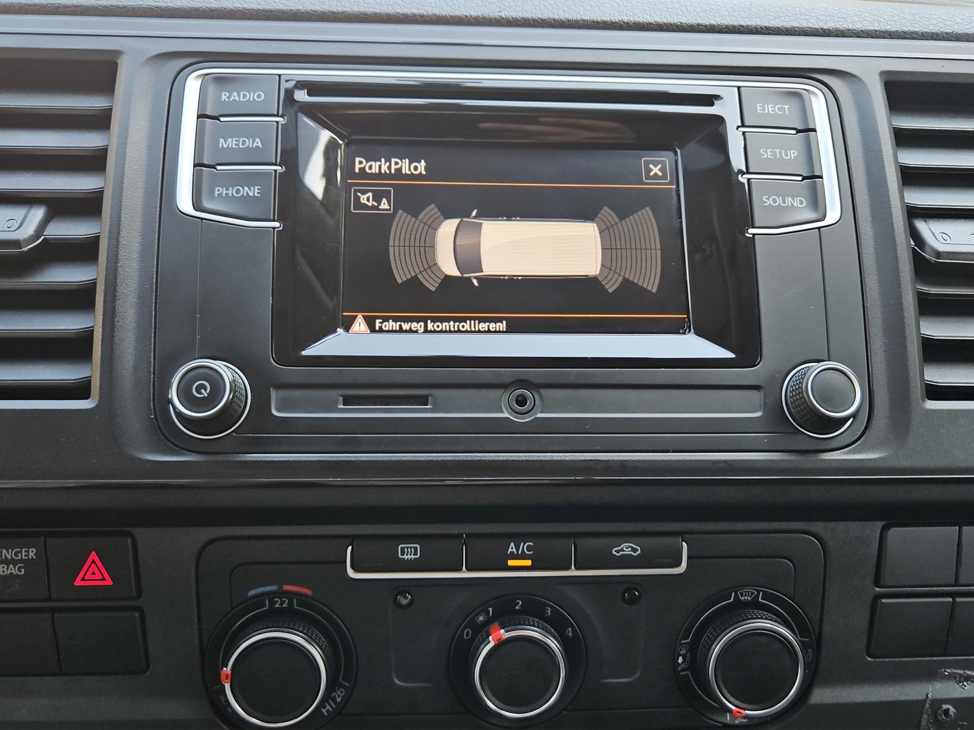 VW T6 2.0 TDI Transporter 2.0 TDI - Innenausbau-image-13