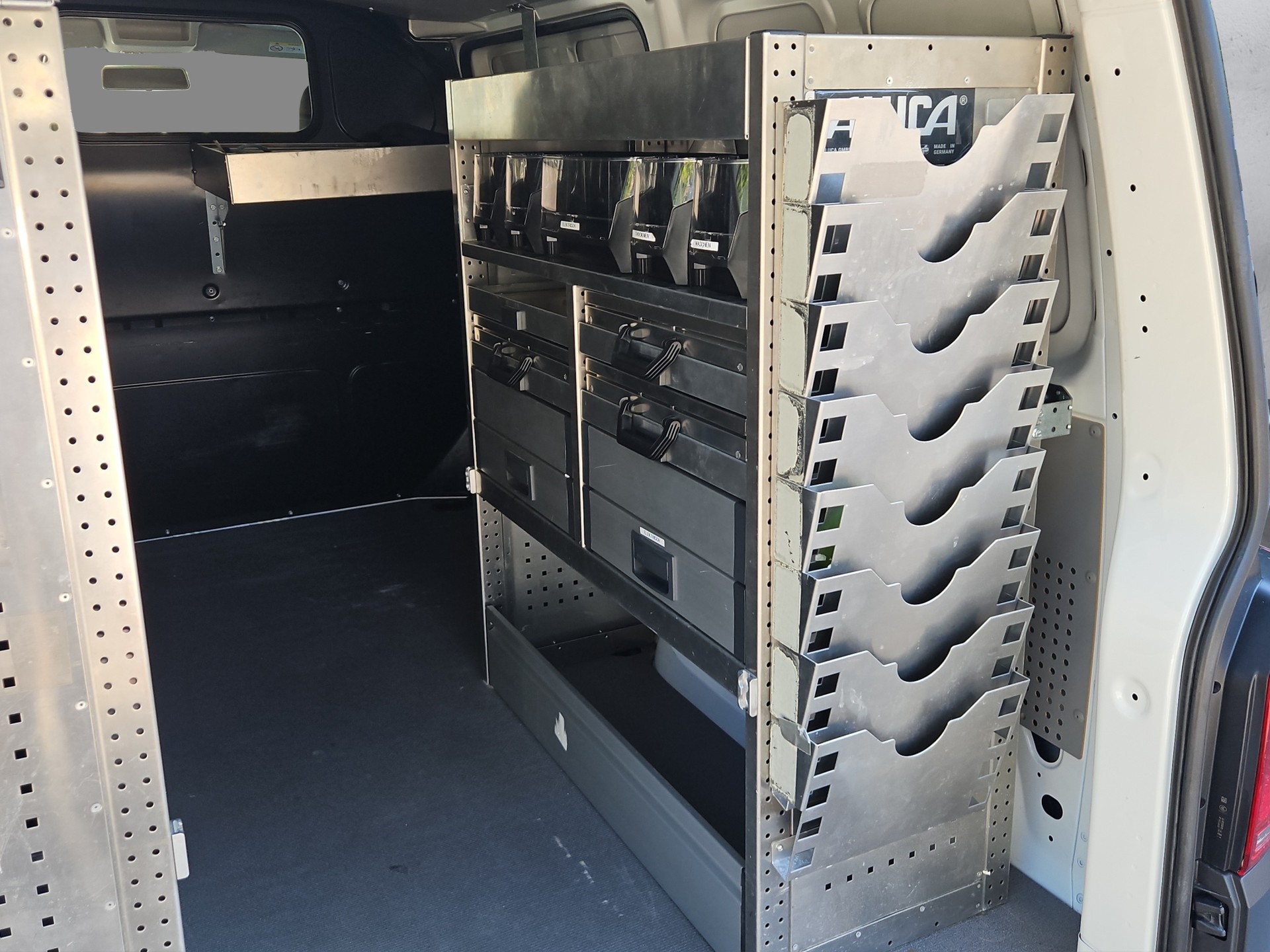 VW T6 2.0 TDI Transporter 2.0 TDI - Innenausbau-image-18