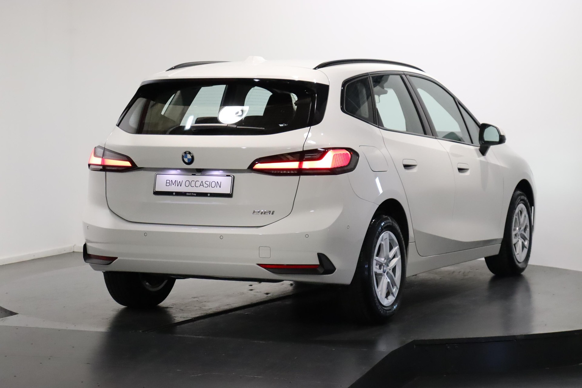 BMW 218i Active Tourer-image-2