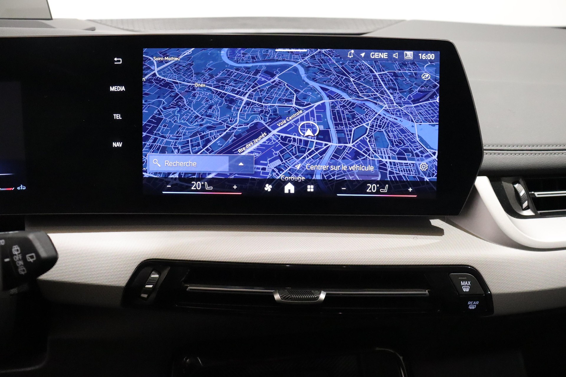 BMW 218i Active Tourer-image-16