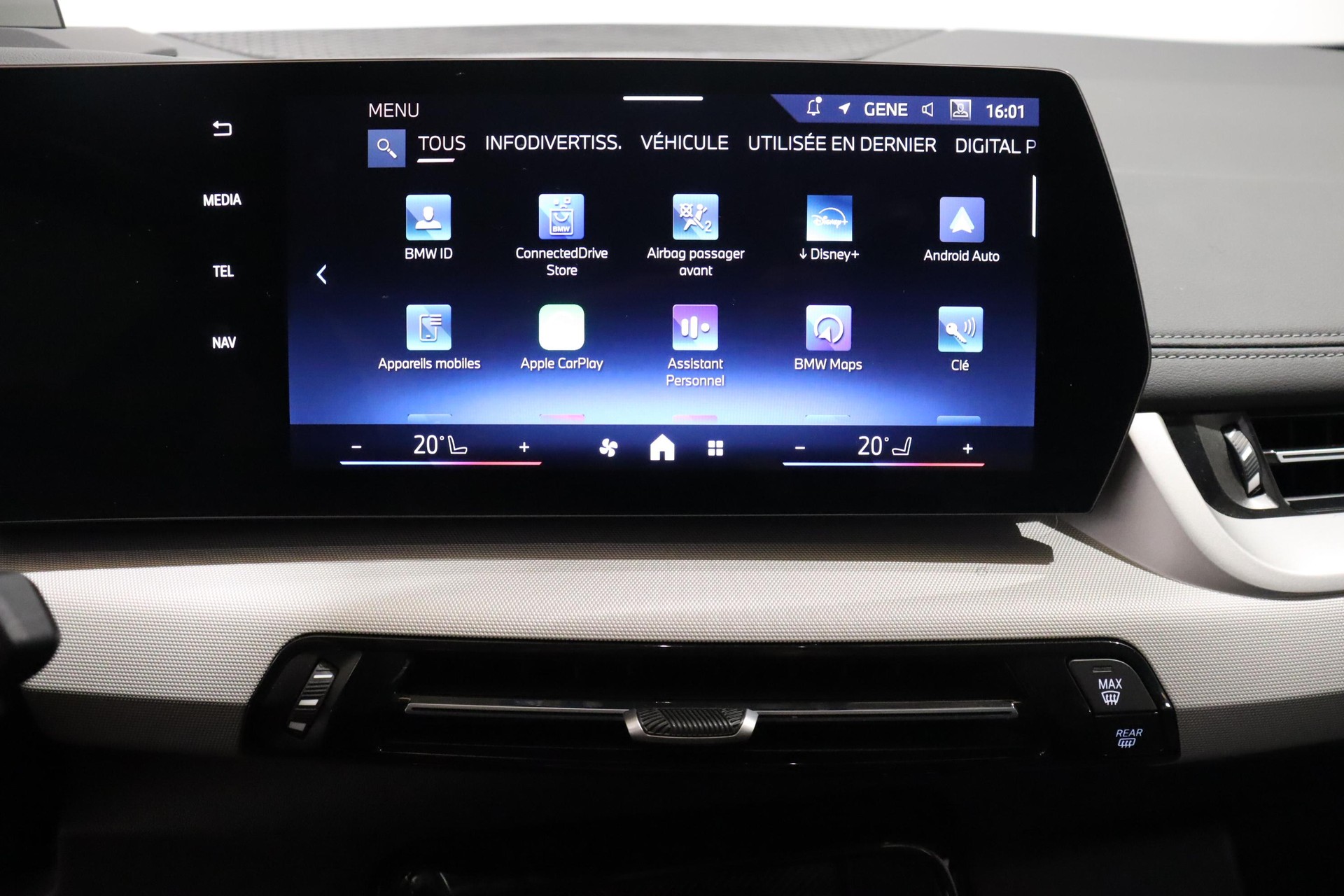 BMW 218i Active Tourer-image-12