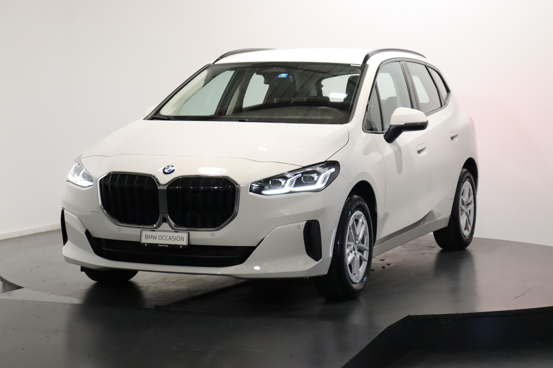 BMW 218i Active Tourer-image-0