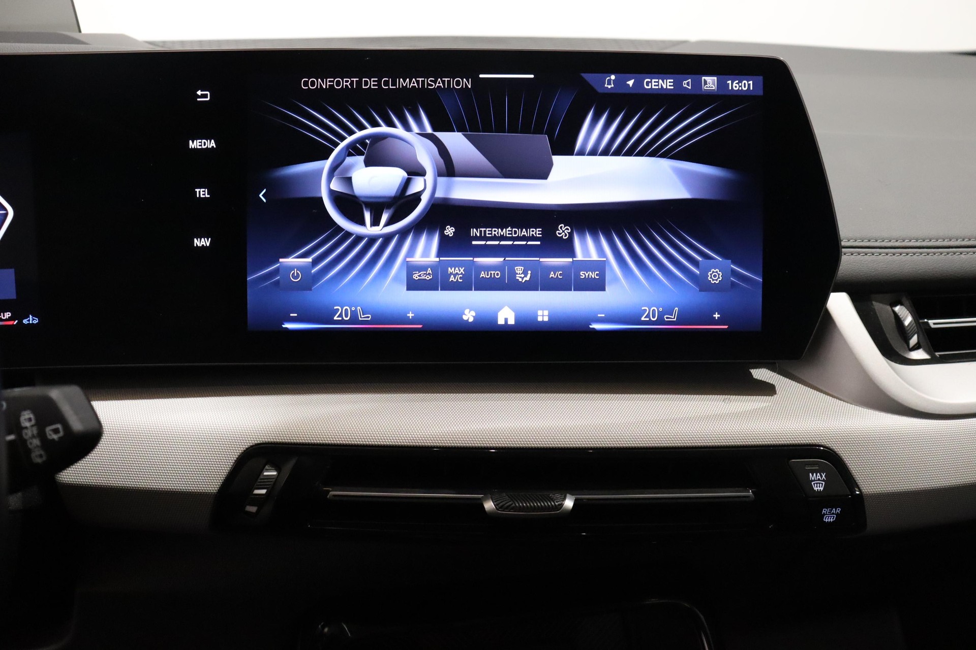 BMW 218i Active Tourer-image-18