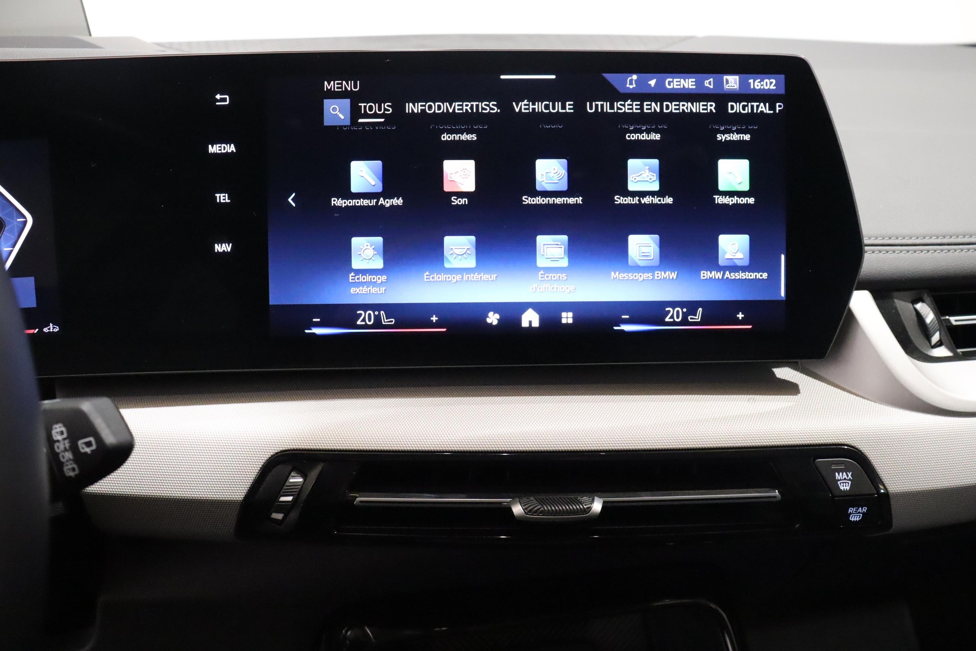 BMW 218i Active Tourer-image-15