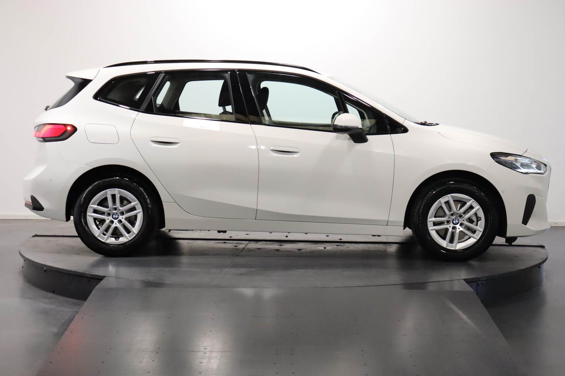 BMW 218i Active Tourer-image-3