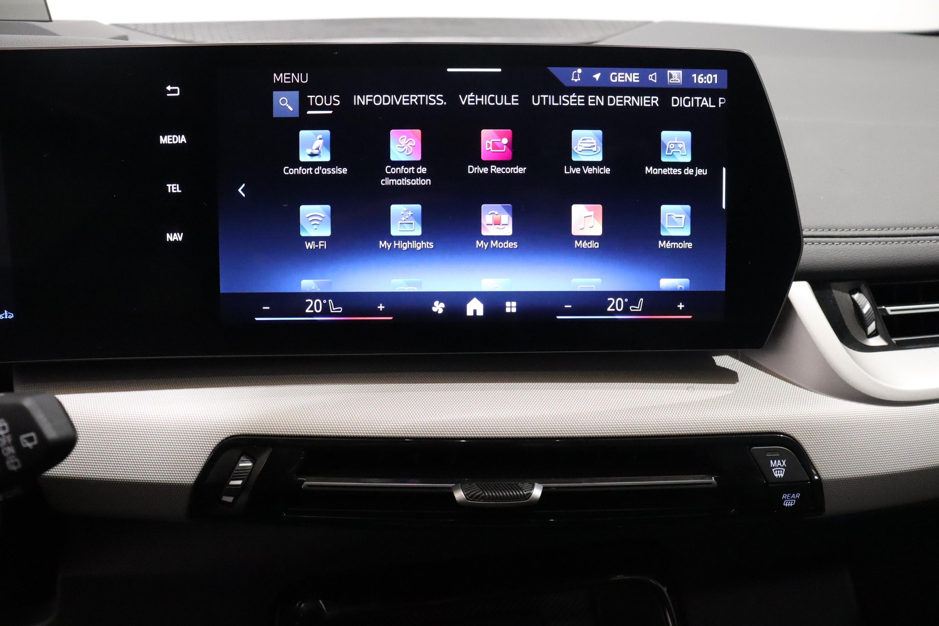 BMW 218i Active Tourer-image-13