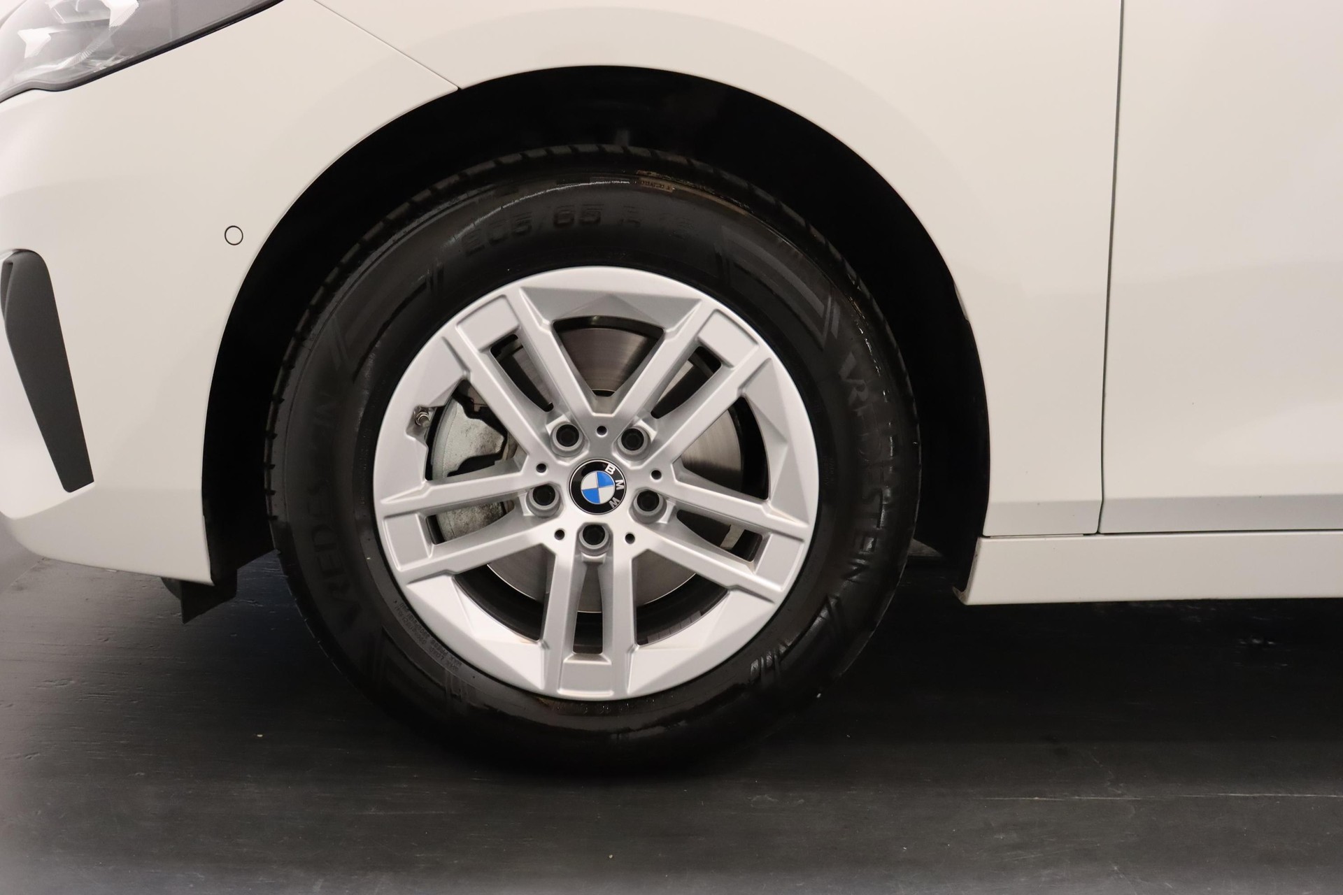 BMW 218i Active Tourer-image-5