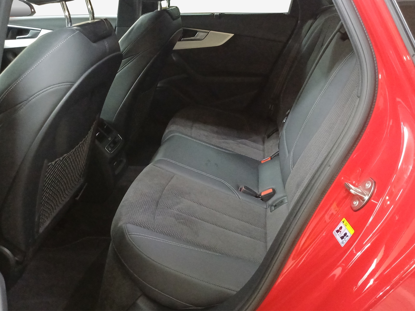 AUDI A4 Avant 40 TDI S line quattro S-tronic-image-11