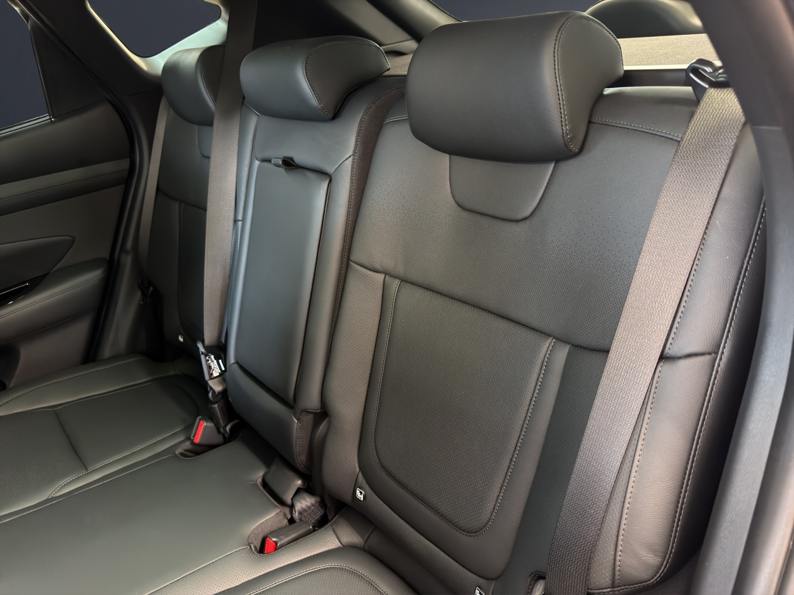 HYUNDAI Tucson 1.6 TGDI HEV Vertex 4WD Swiss Edition MY26-image-15