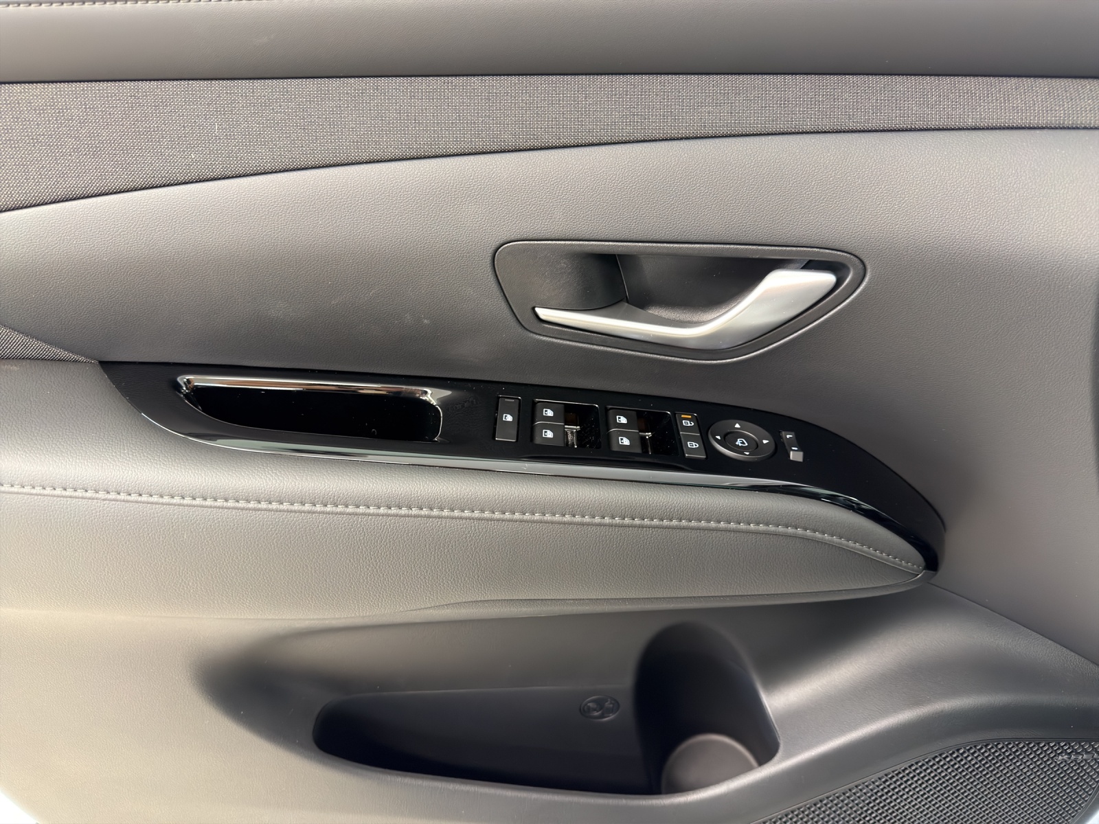 HYUNDAI Tucson 1.6 TGDI HEV Vertex 4WD Swiss Edition MY26-image-13