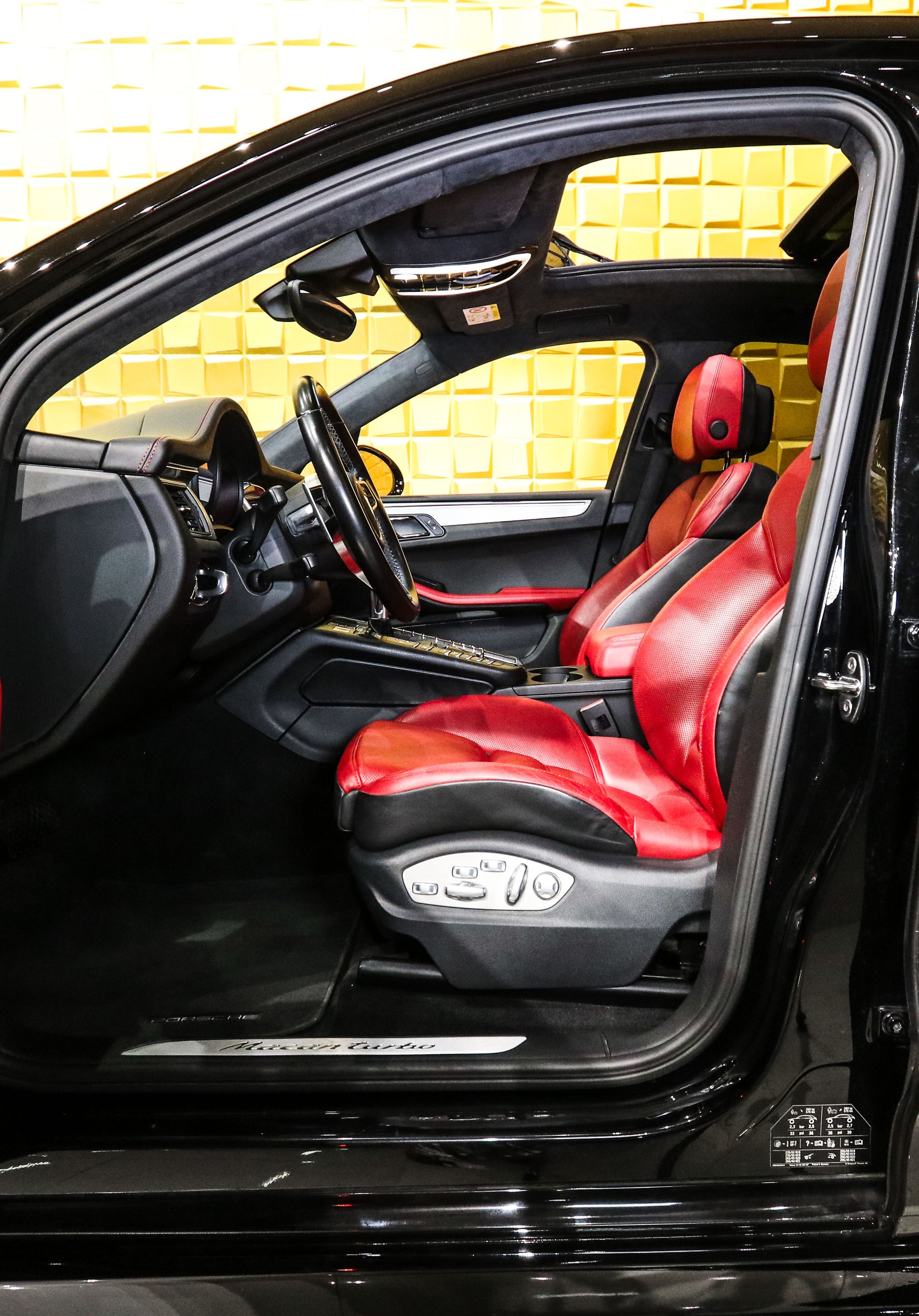 PORSCHE Macan Turbo PDK-image-8