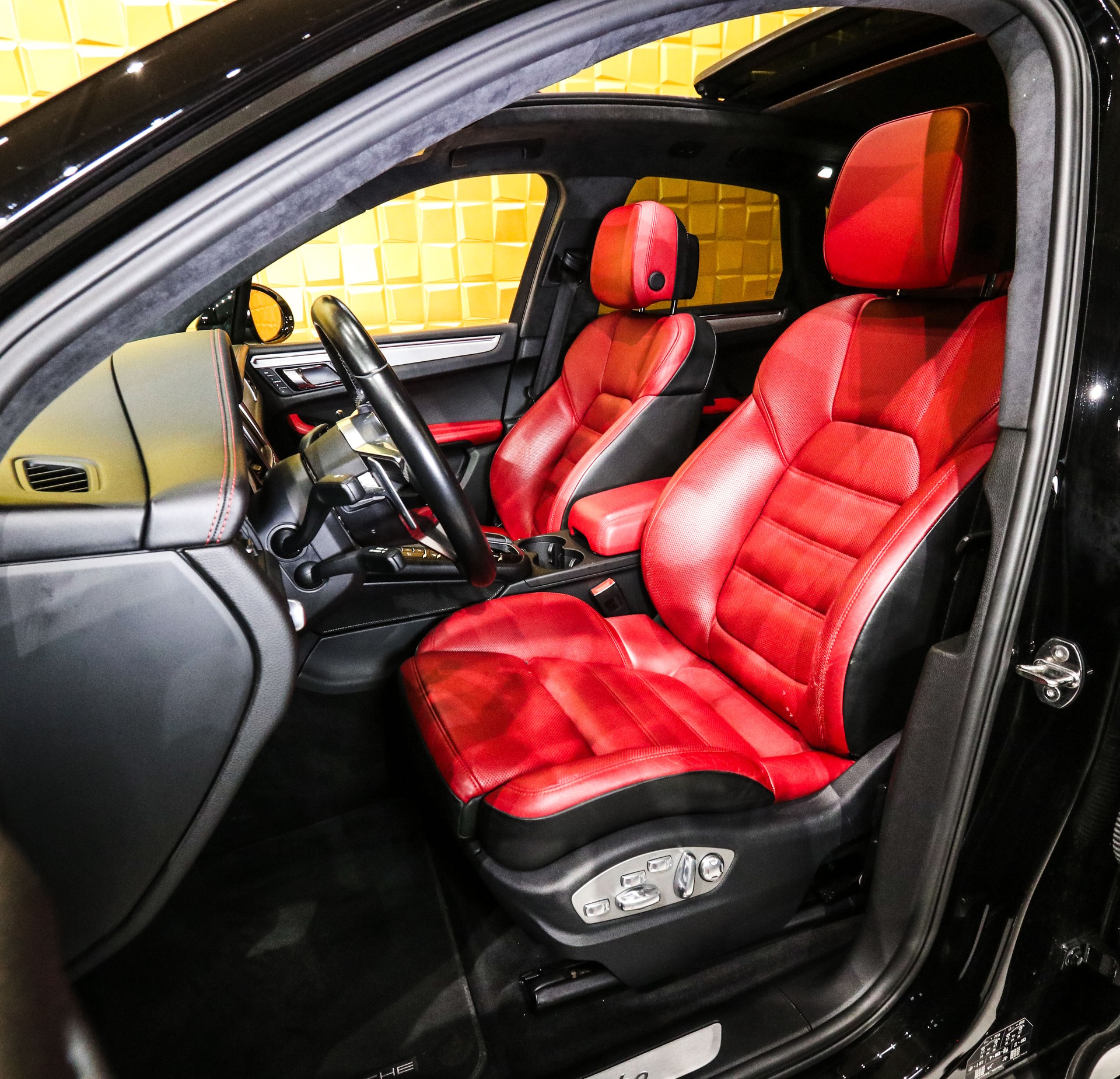 PORSCHE Macan Turbo PDK-image-9