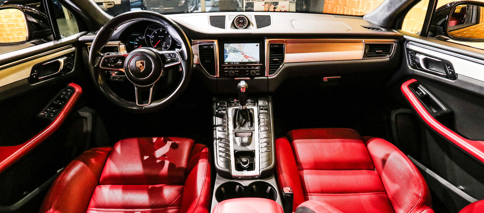 PORSCHE Macan Turbo PDK-image-12