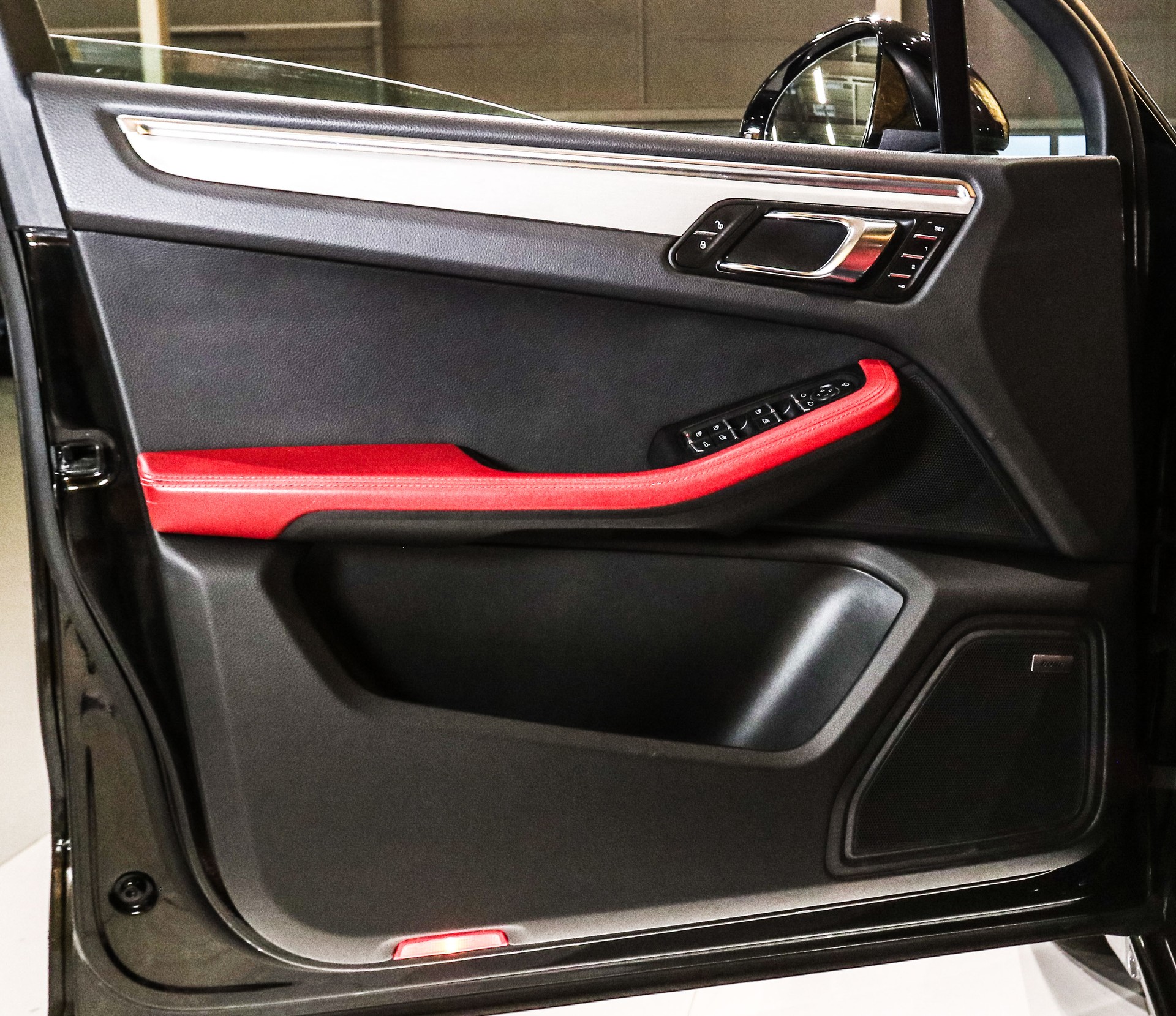 PORSCHE Macan Turbo PDK-image-19