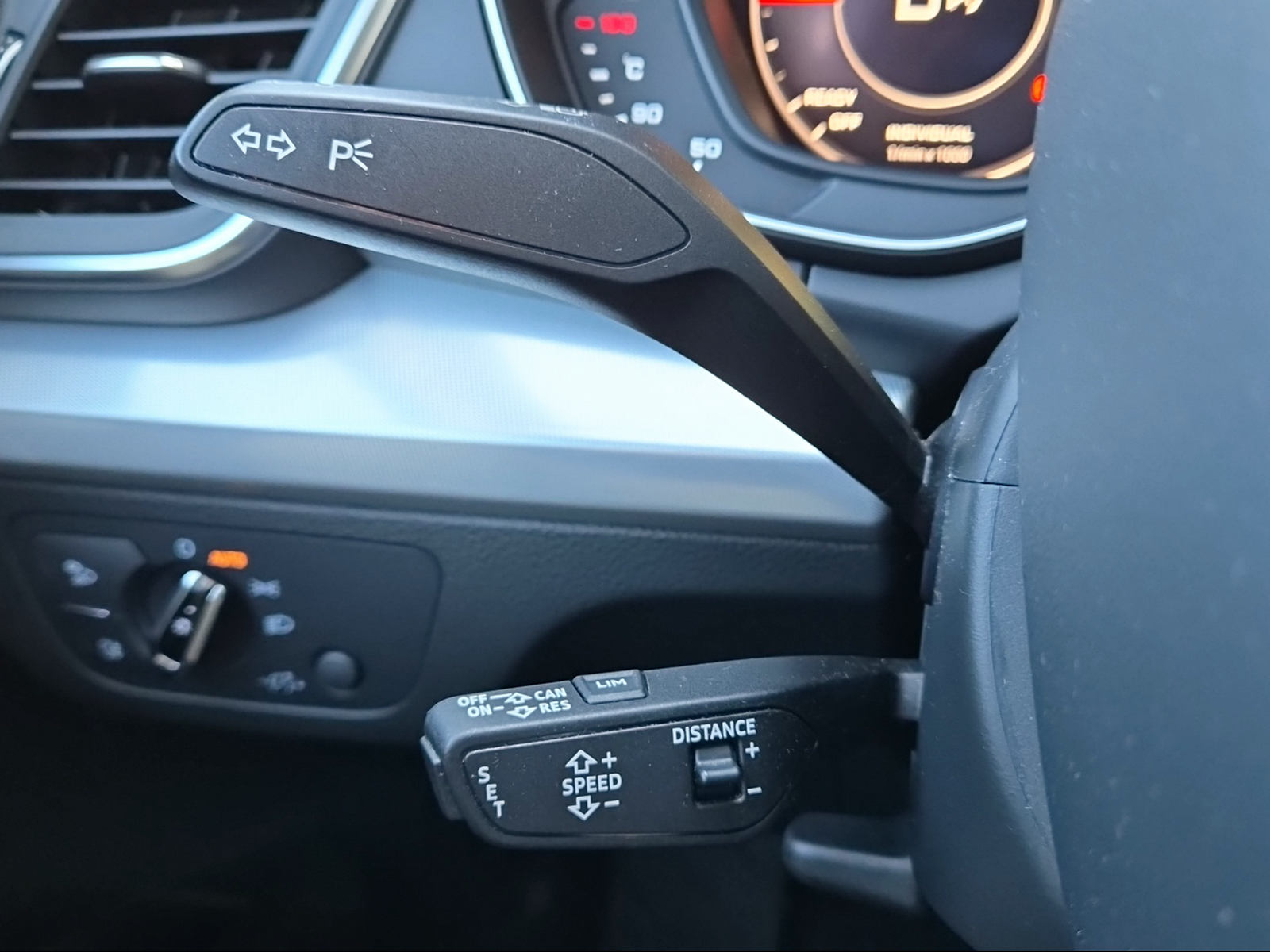 AUDI Q5 2.0 TDI sport quattro S-tronic Mythosschwarz Metallic-image-16