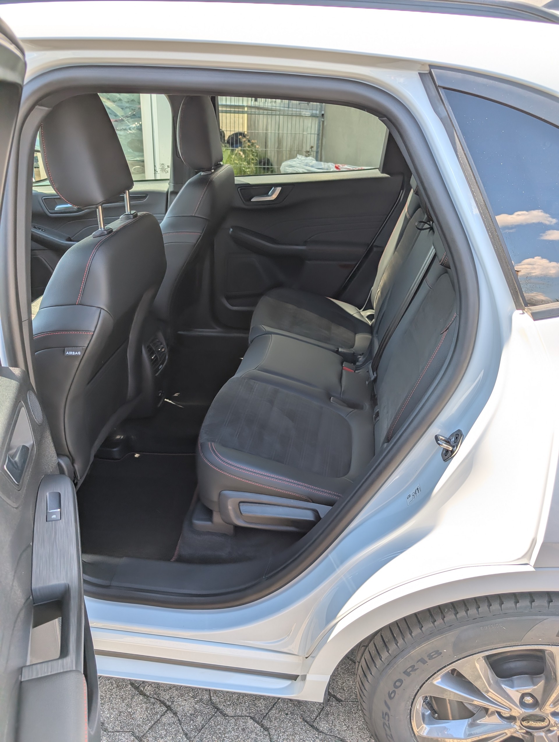 FORD Kuga 2.5 FHEV ST-Line X 4WD-image-7