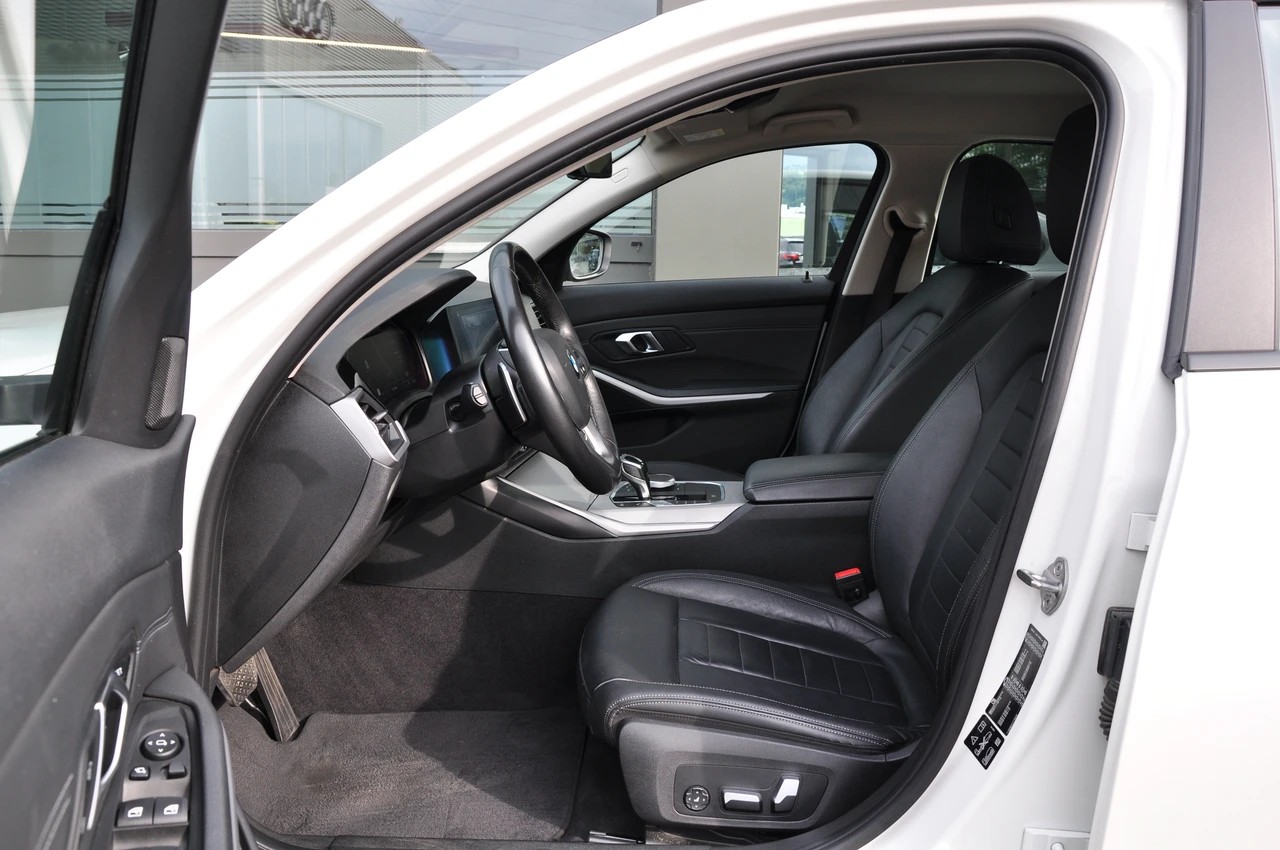 BMW 320d xDrive Steptronic-image-14