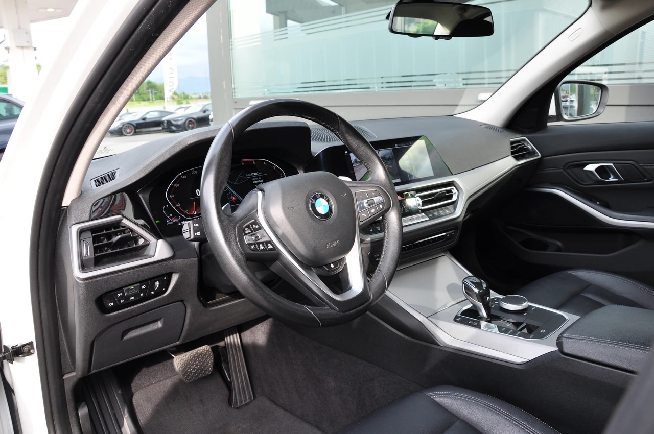 BMW 320d xDrive Steptronic-image-15