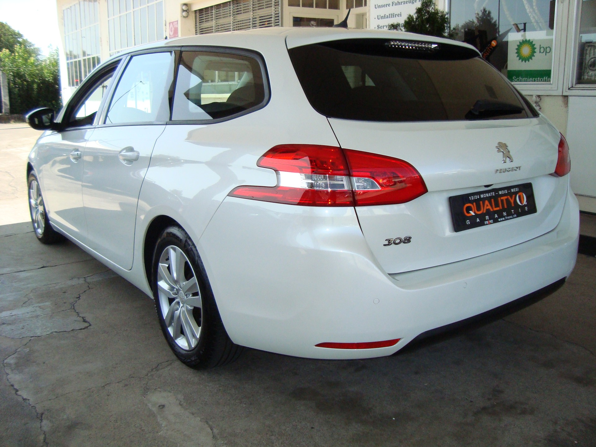 PEUGEOT 308 SW 1.2 THP Féline-image-3