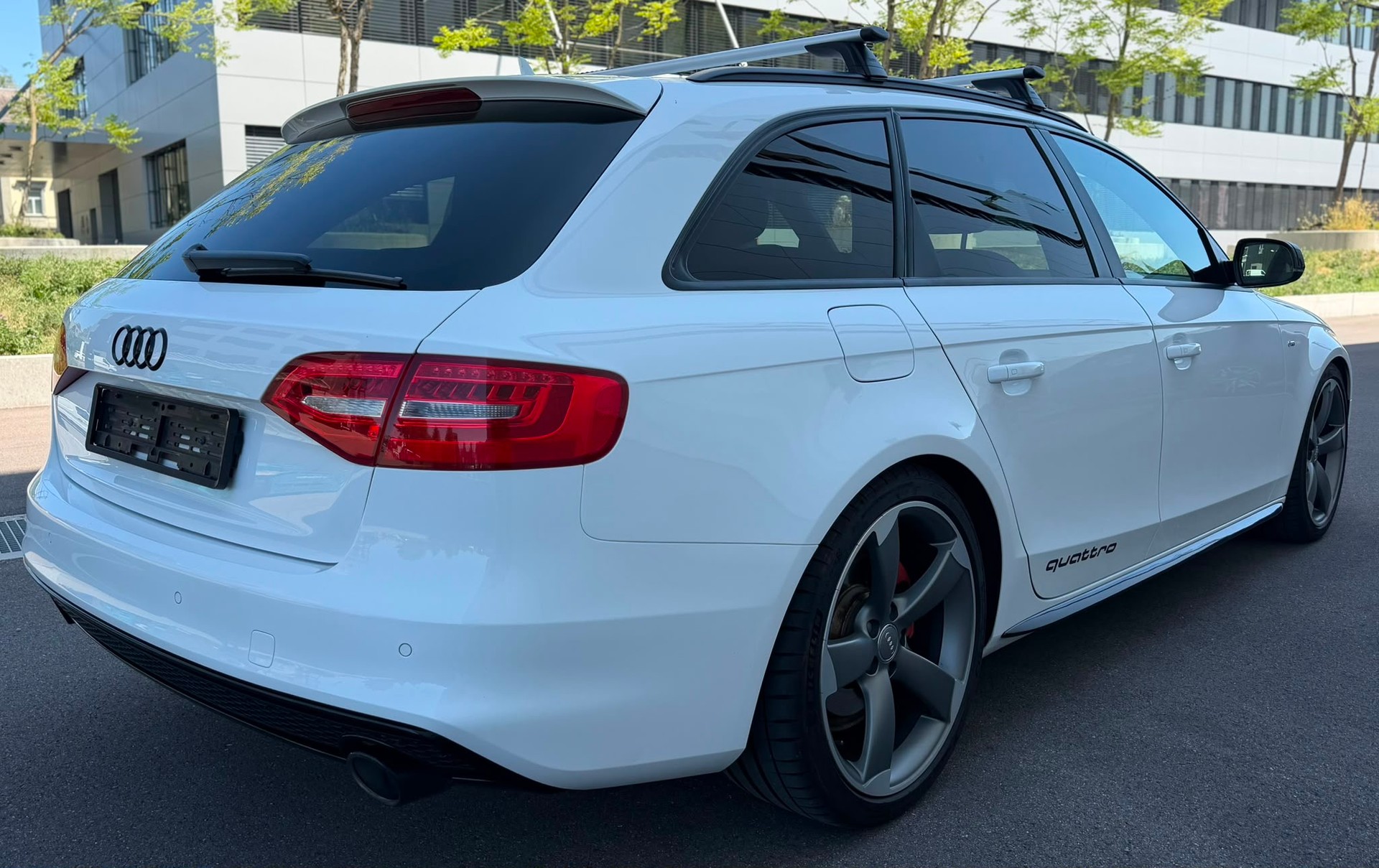AUDI A4 Avant 3.0 TDI quattro S-tronic-image-5