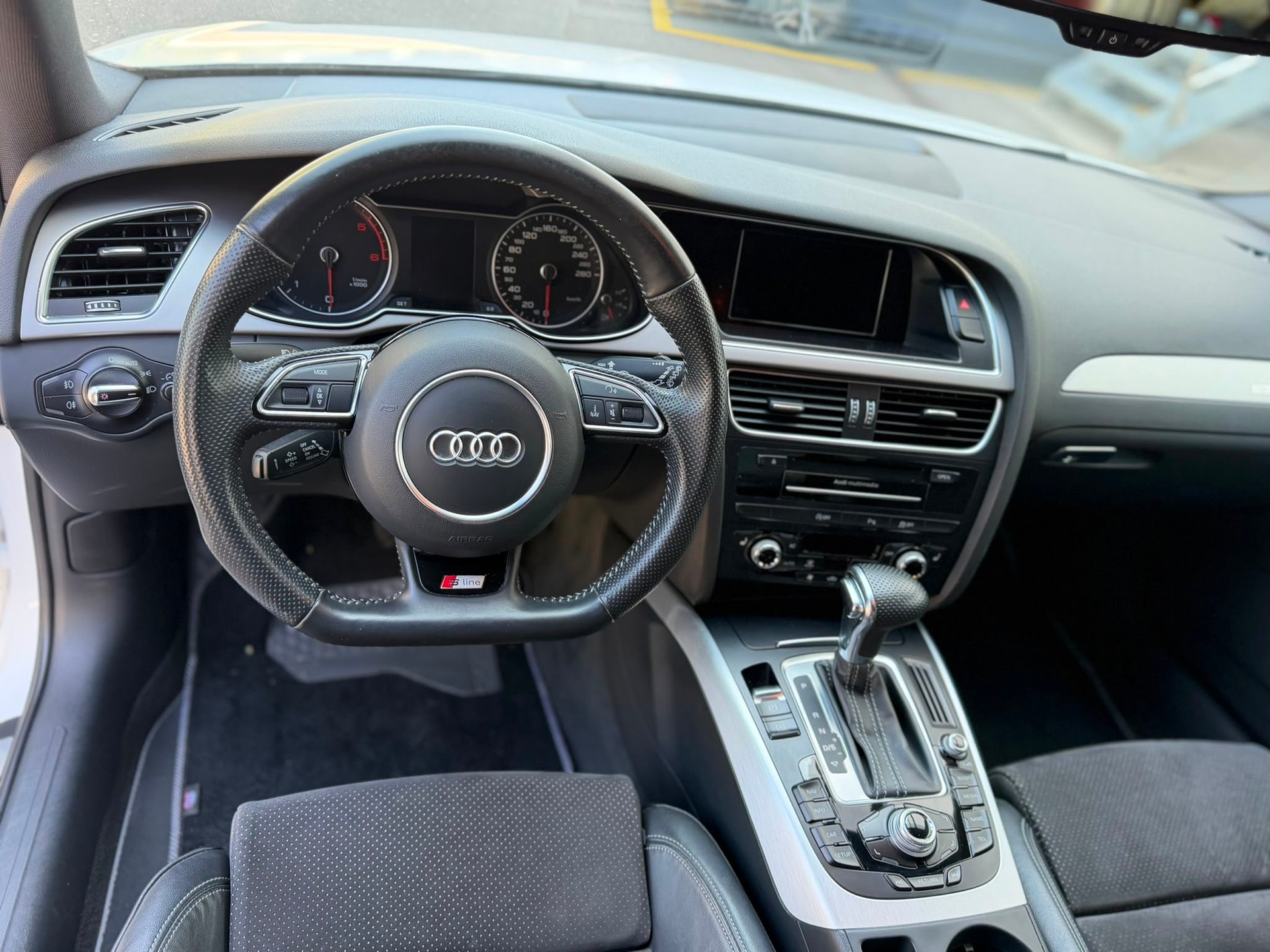 AUDI A4 Avant 3.0 TDI quattro S-tronic-image-8