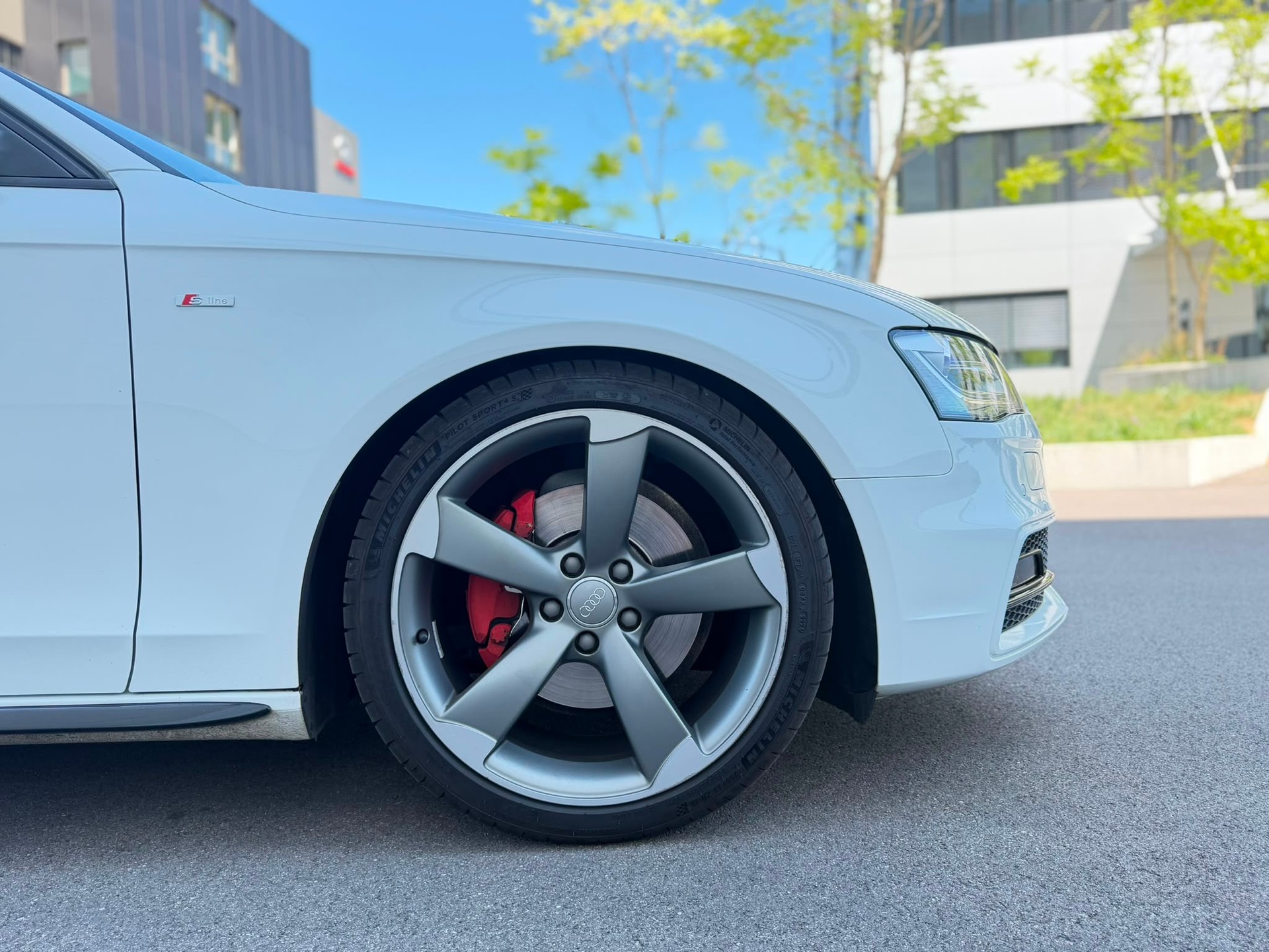 AUDI A4 Avant 3.0 TDI quattro S-tronic-image-13