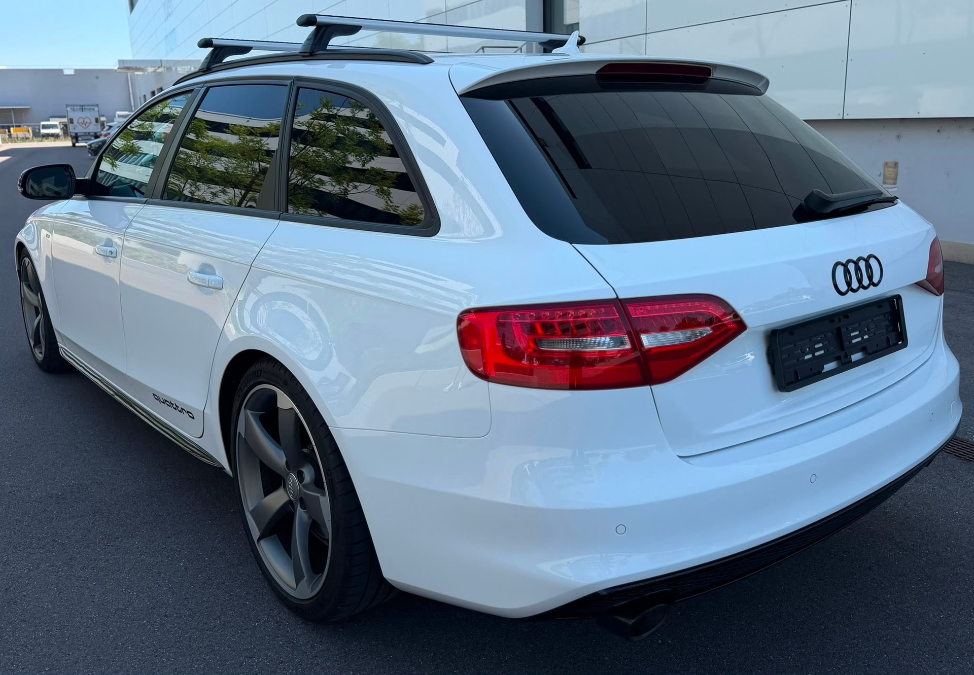AUDI A4 Avant 3.0 TDI quattro S-tronic-image-4