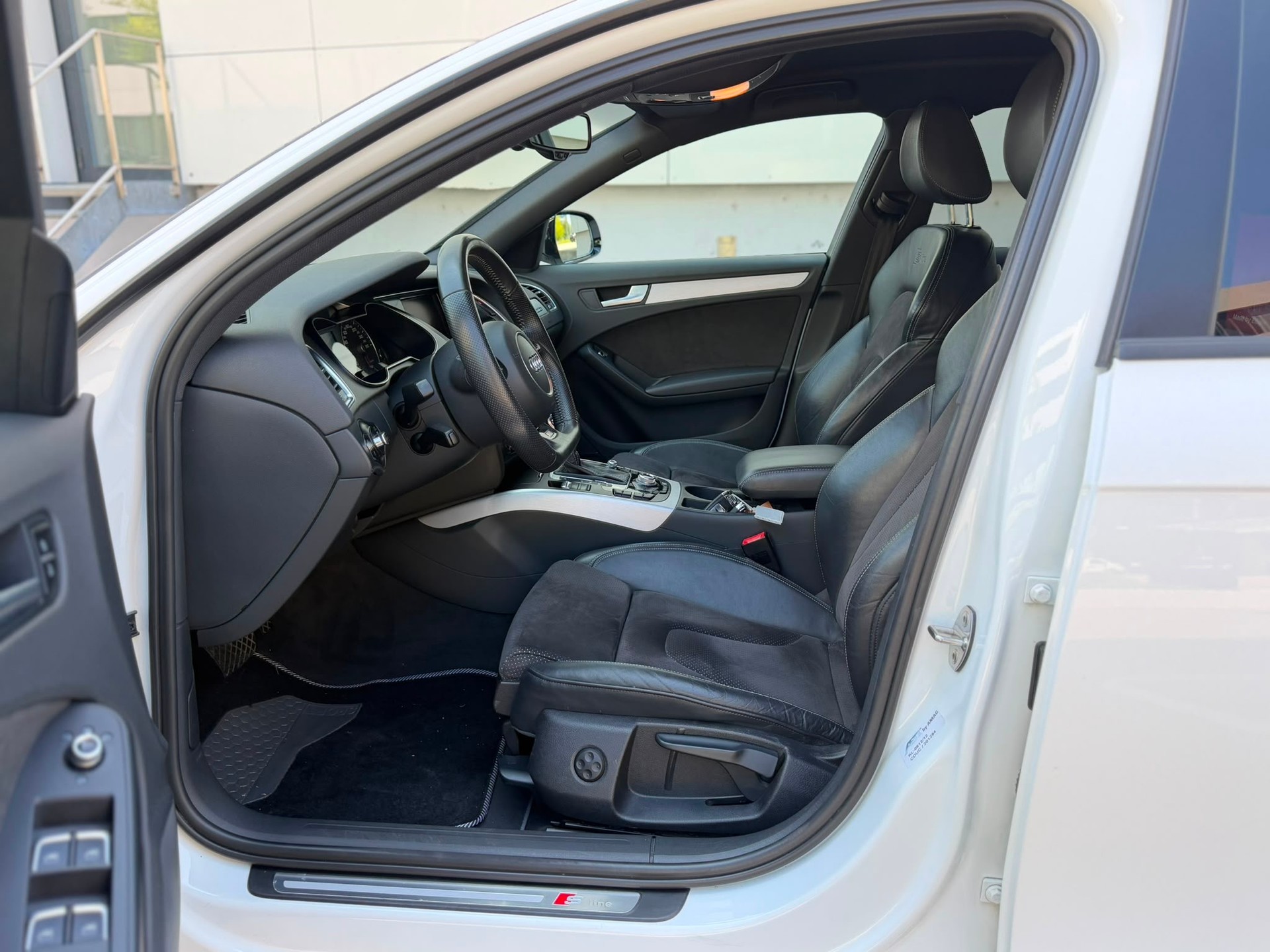 AUDI A4 Avant 3.0 TDI quattro S-tronic-image-9