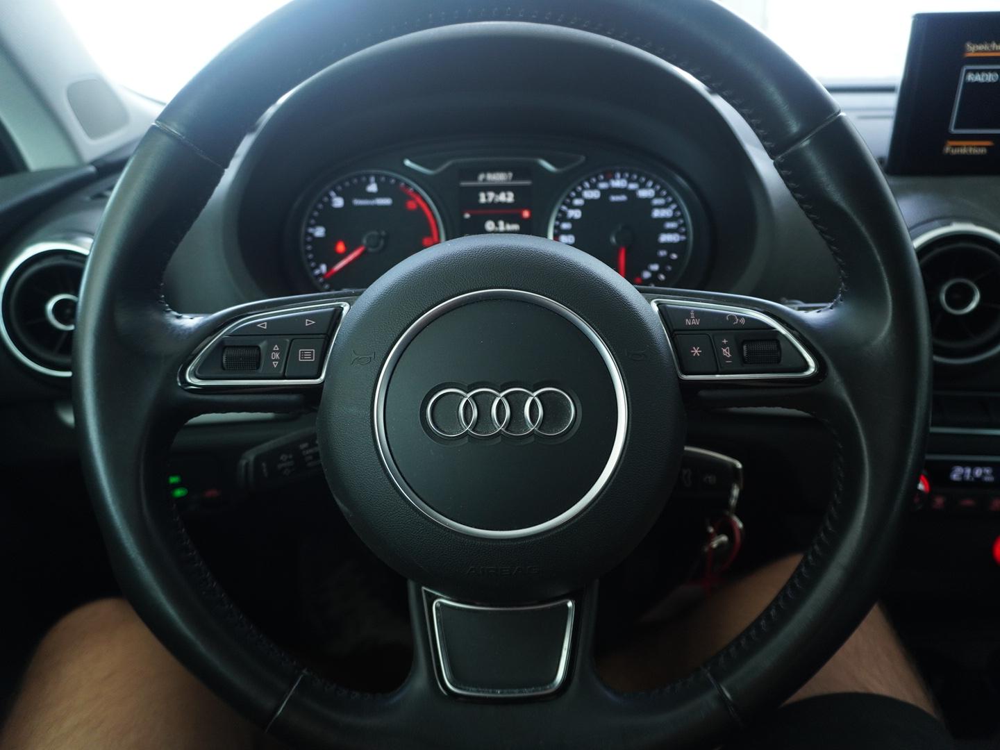 AUDI A3 Sportback 2.0 TDI Ambition quattro-image-9